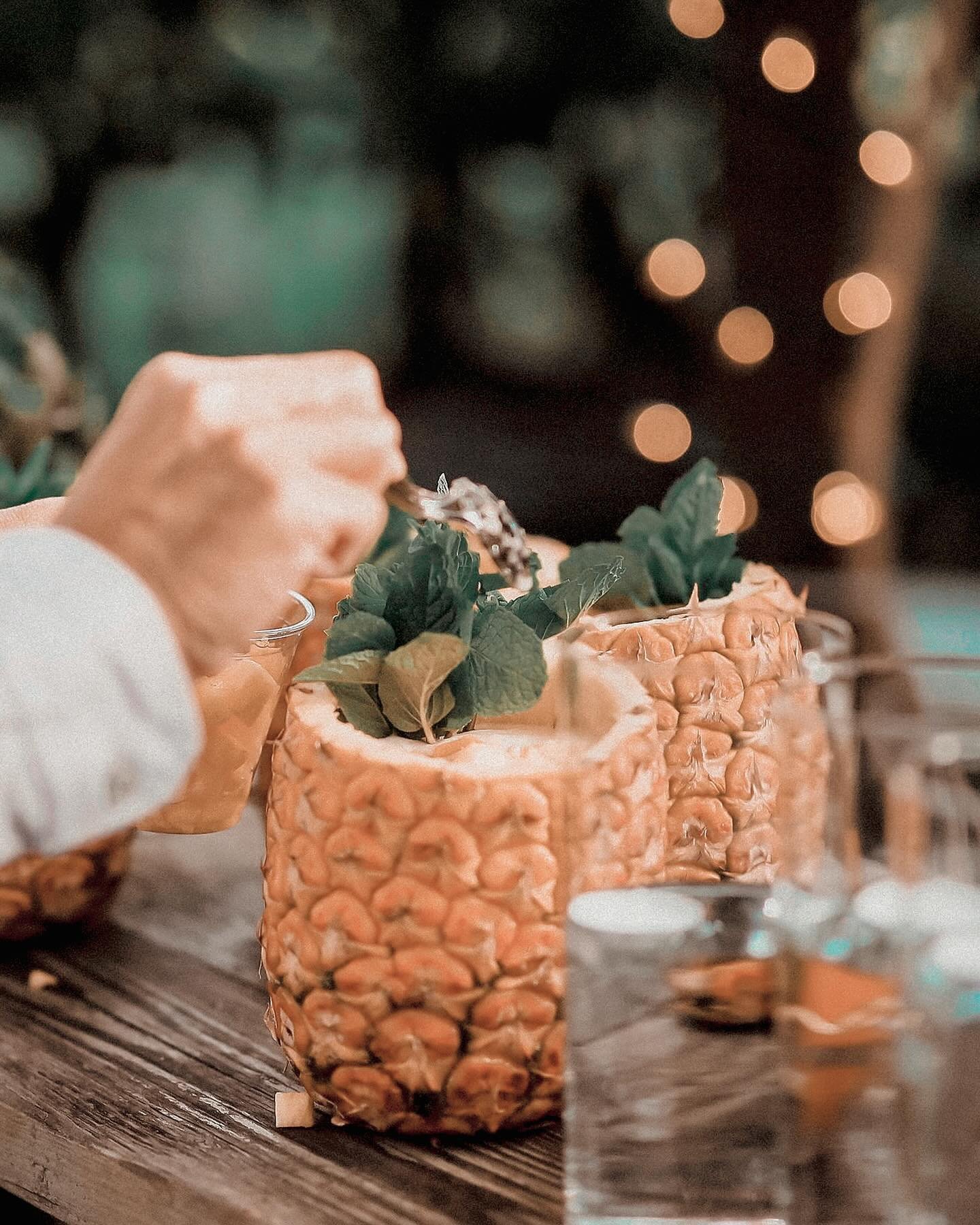 Doing it island style with our decorative pineapple cocktails 🍍 @empouriumhawaii