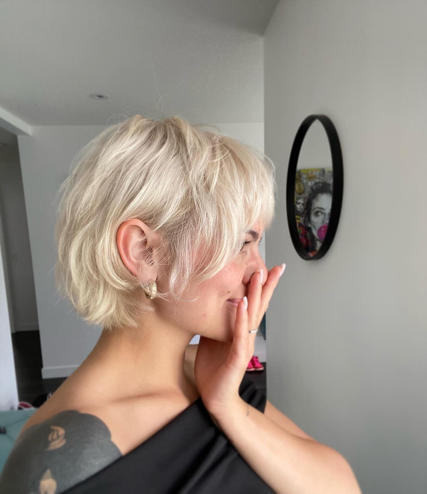 Welcoming Eden to the blonde side! ✨ What do you think we should name this custom-crafted haircut? .
.
.
.
.
.
.
.
#mulletdreams #mullet #mullethaircut #bixie #shorthair #blonde #platinum #beautiful #hair #yychair #oribesalon #randcosalon #wella #ori