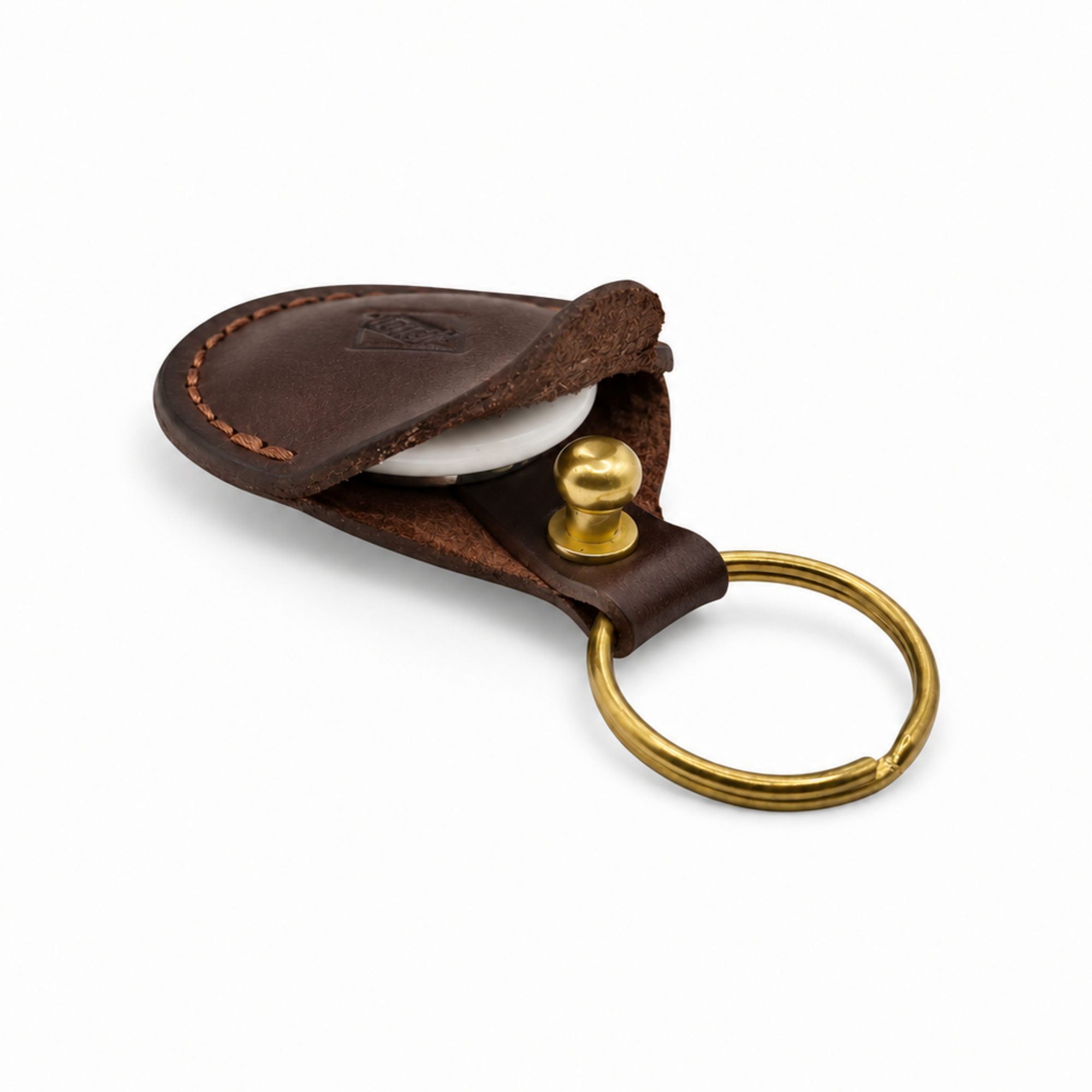 flat_airtag_walnut_WEB.png