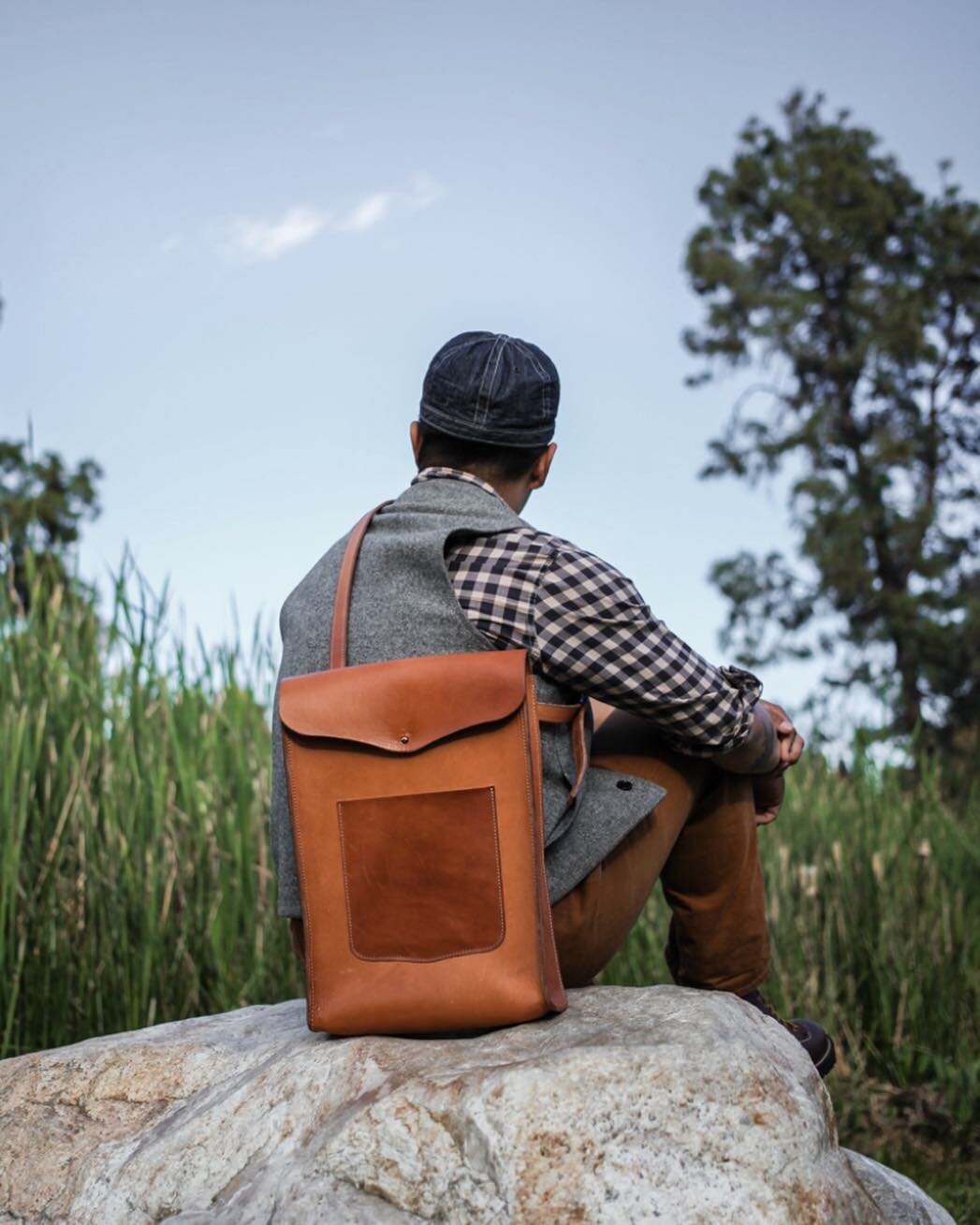 Here&rsquo;s to having the right tools for the job! -BRIGG- Fall 19 🍻#leatherbag #lifestyle #gooutside #rugged #friday #weekendvibes #vegan