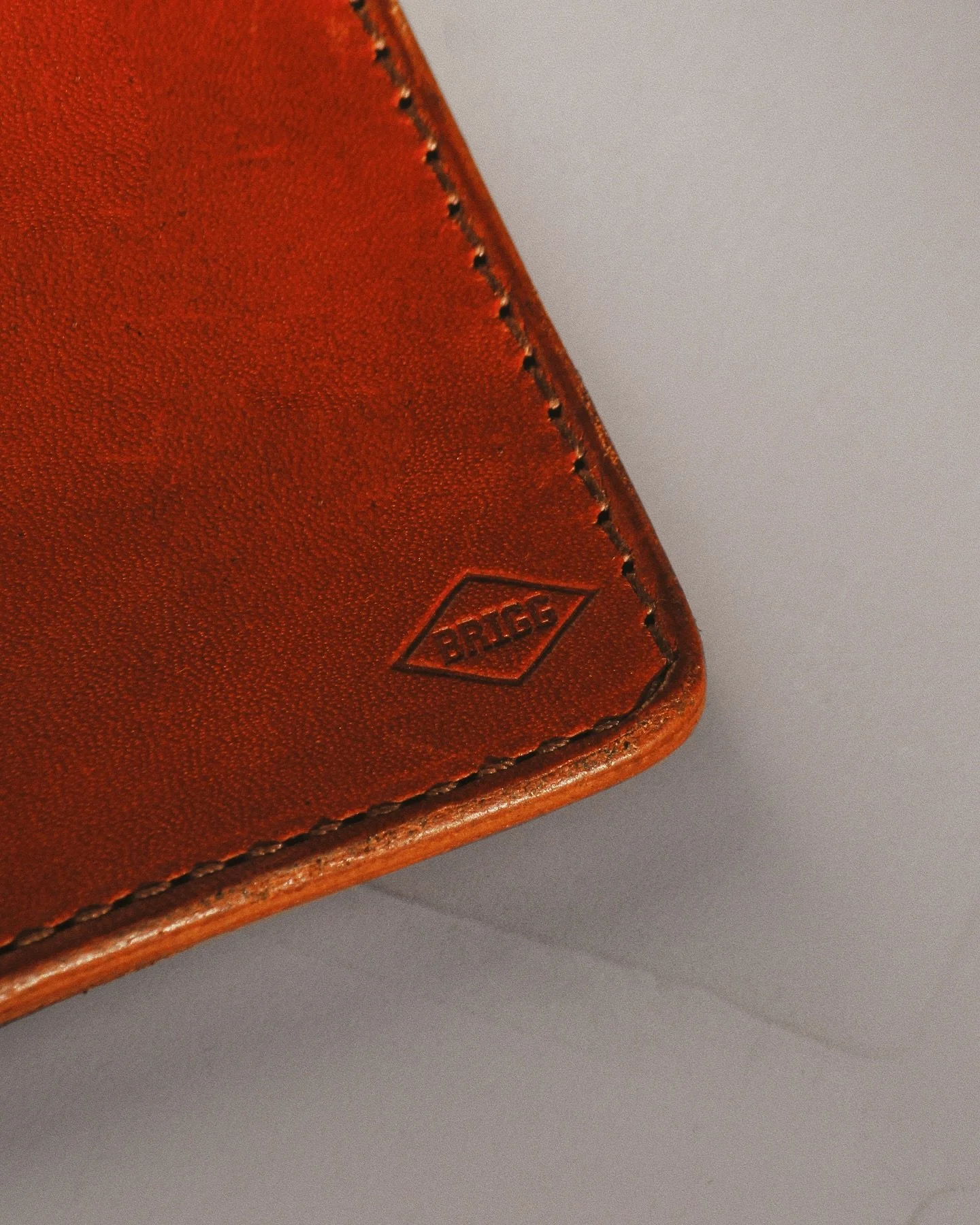 At Brigg, every detail matters.
20% OFF on wallets and EDC in our online store.

Every Brigg piece is made by hand and guided by 90+ years of tradition. 
.
.
.
#briggleather #leather #lifestyle #losangeles #leathercraft #handmade #leathergoods #Vegta