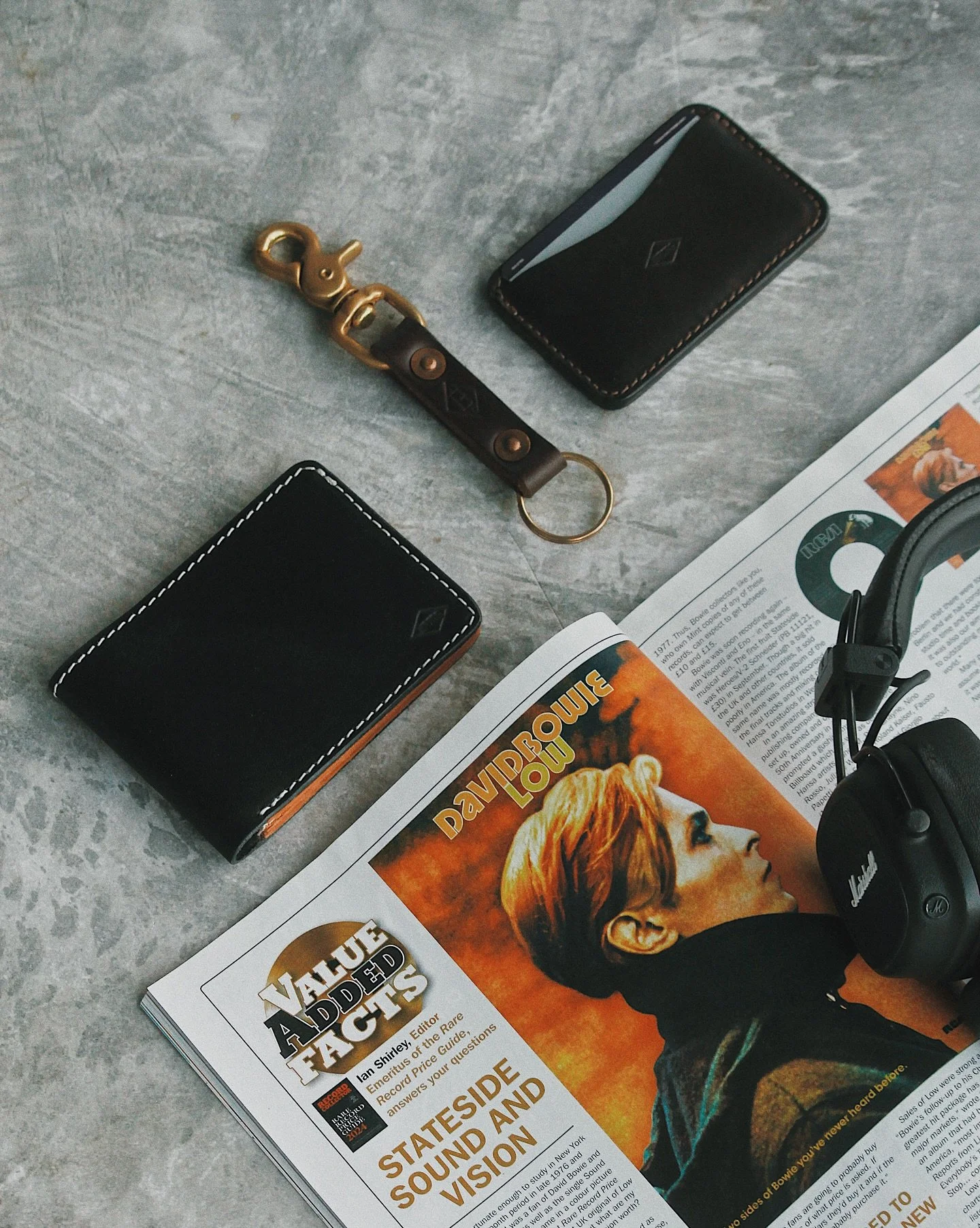 Essentials.
Classic two-toned Bi-Fold Wallet, Key Clip, and Minimal Wallet A11 in black.
Functional pieces for everyday use, whatever your style.

#BriggLeather #BuiltForUse #HeritageInEveryStitch #Rucksack #CraftedWithPurpose #EverydayCarry #Timeles