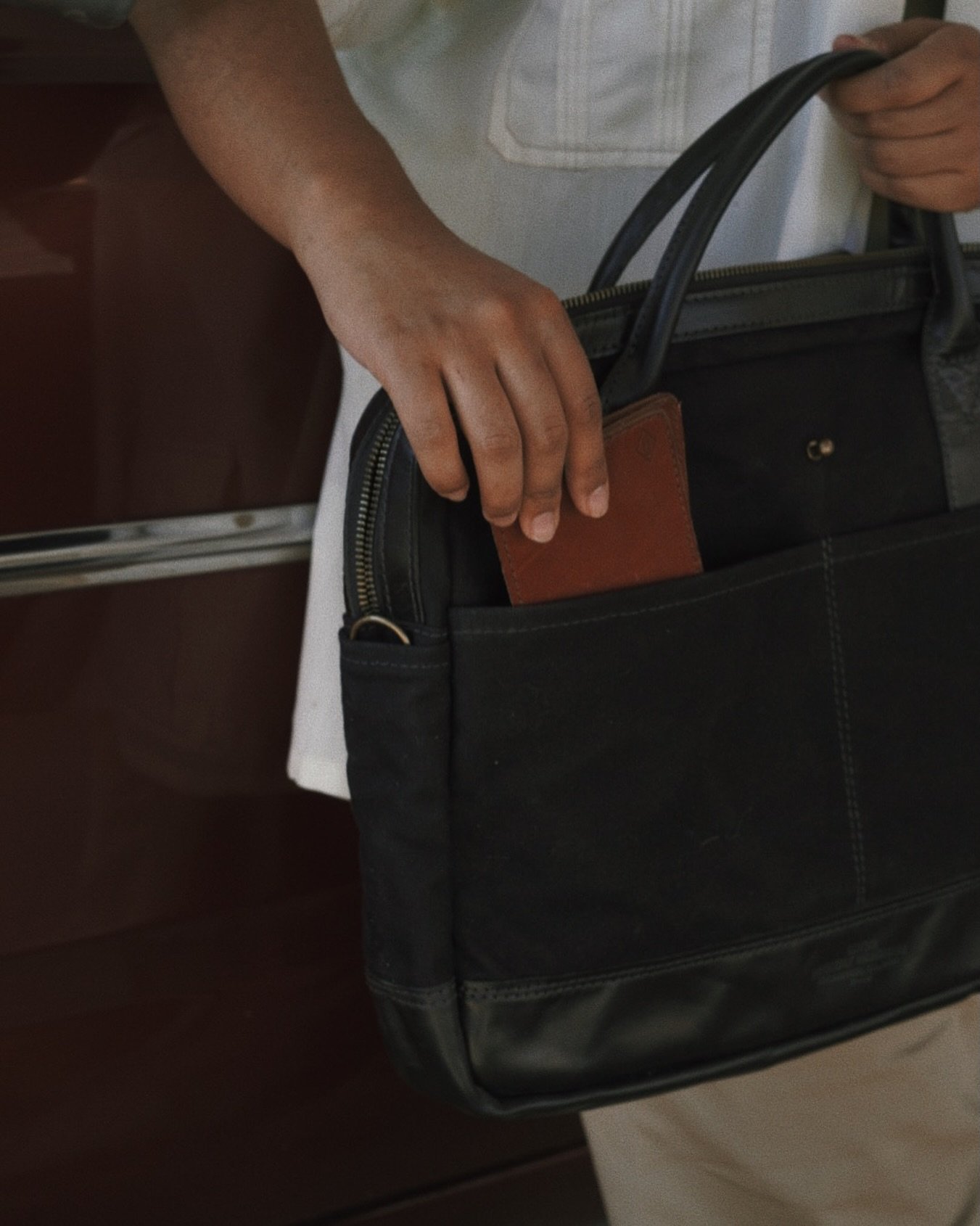 The BRIGG B1 EDC Briefcase.
Hand-built for those who carry more than just the essentials. Every stitch reflects the discipline of traditional leathercraft, paired with a design made for everyday use.

From the workshop to the streets, the B1 moves wi