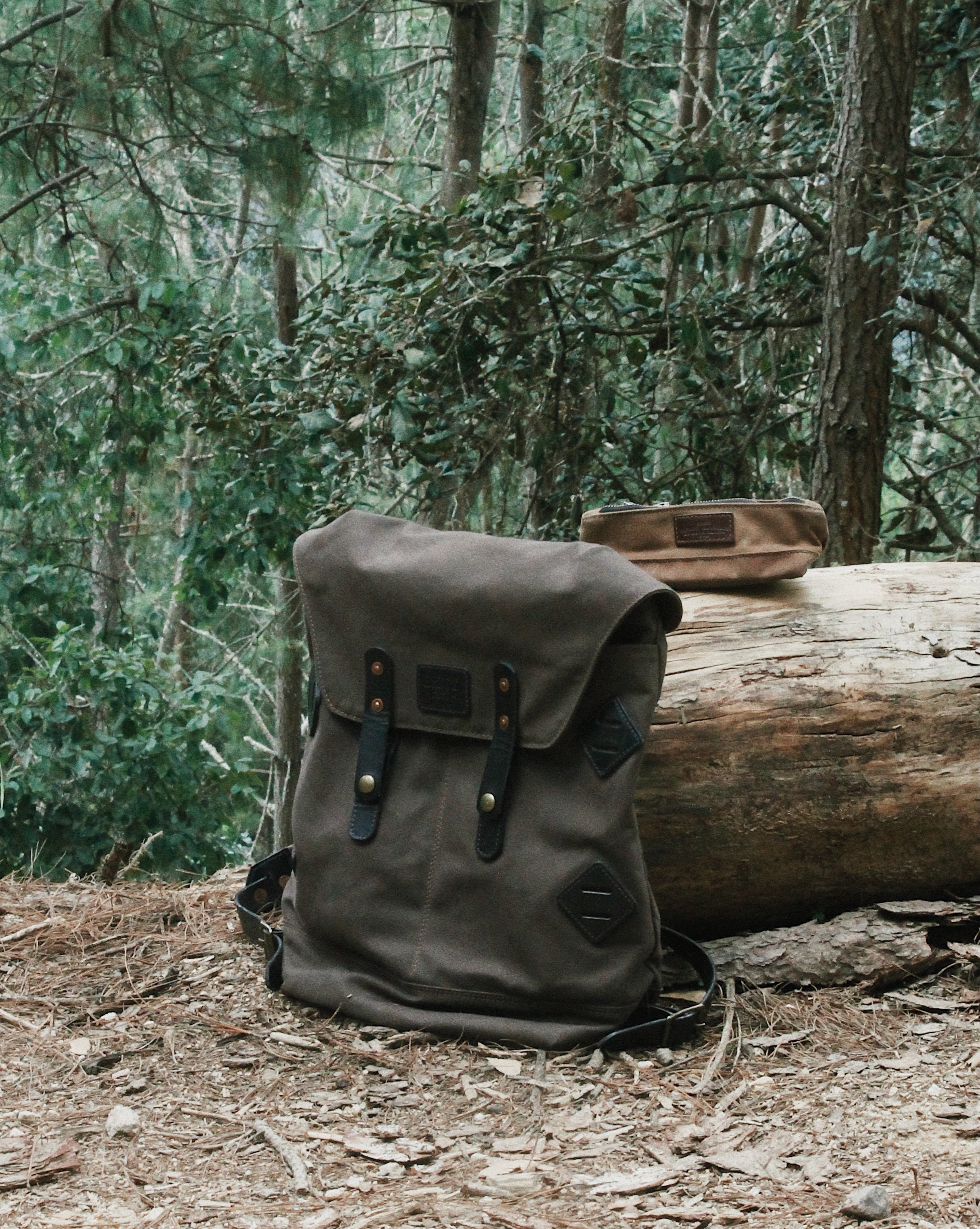 Across mountain roads, dusty trails, and changing weather, Brigg Rucksack-B6 is built to keep up.

Designed with dedicated compartments to keep your gear organized and a durable construction ready for demanding conditions, it&rsquo;s made for every m
