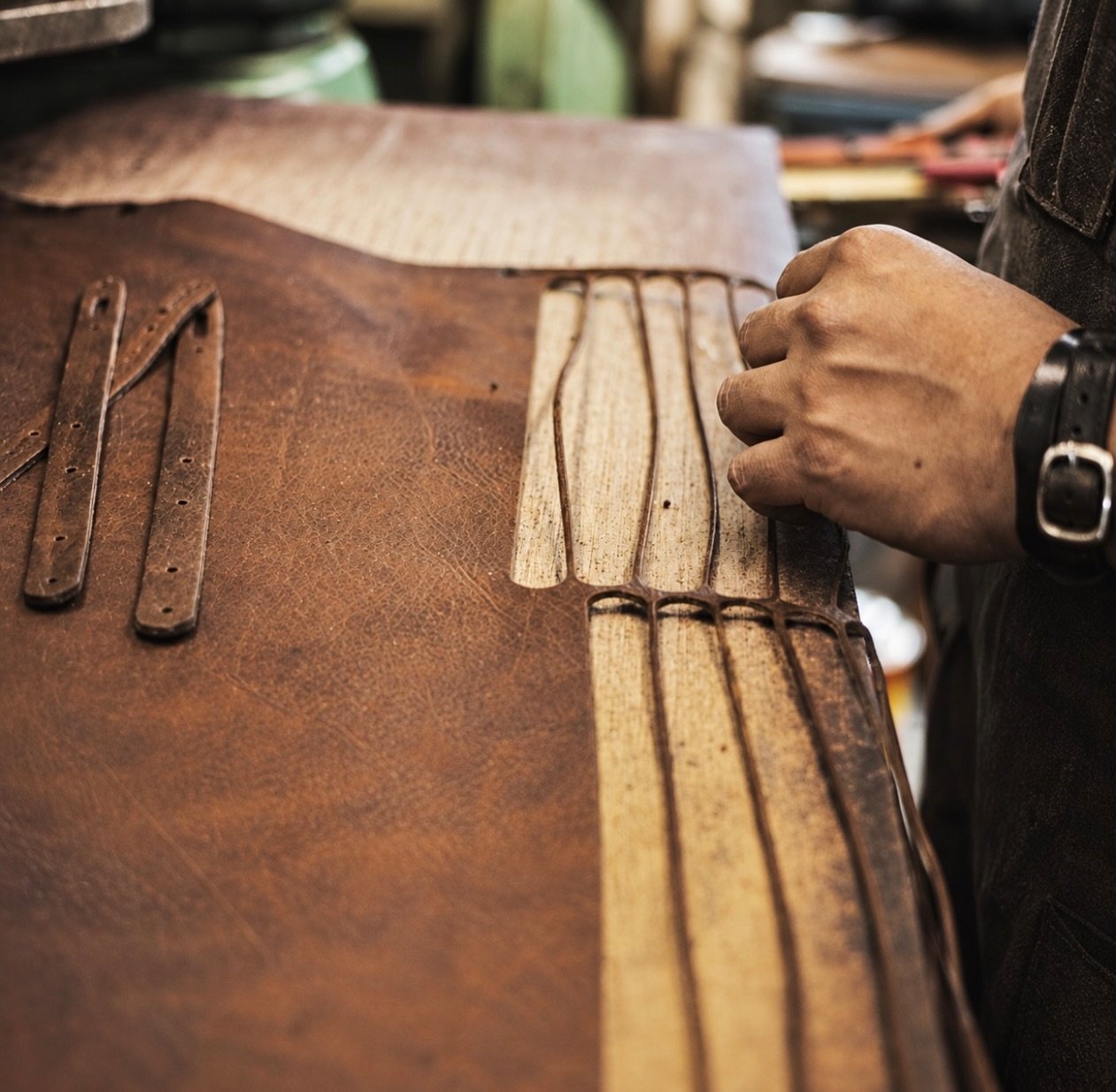 The work behind the work.

Cutting, splitting, stitching, and the rhythm of the shop. Every BRIGG piece passes through these hands and machines before it leaves the bench.

Built slowly in Los Angeles, with respect for the craft and the people who ca