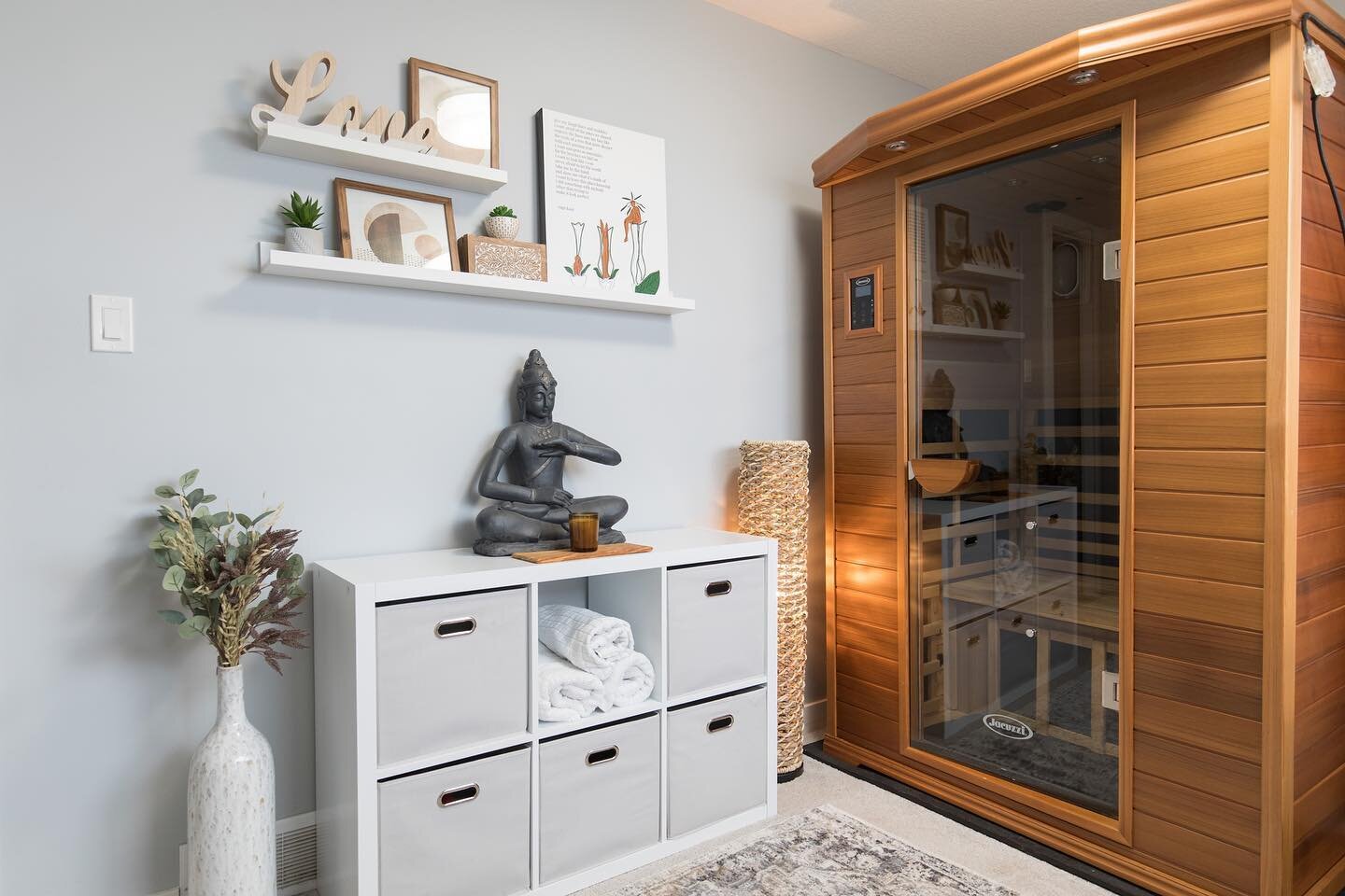 See the blank wall come to life ⁠
(If you start with the second image 🤣)⁠
⁠
#meditation #meditationroom #meditationroomdecor #meditationroomdesign #sauna #zenspace #zenroom #peacefulspaces #spacesbysim #interiorlove #breathe #interiordecorating #ins