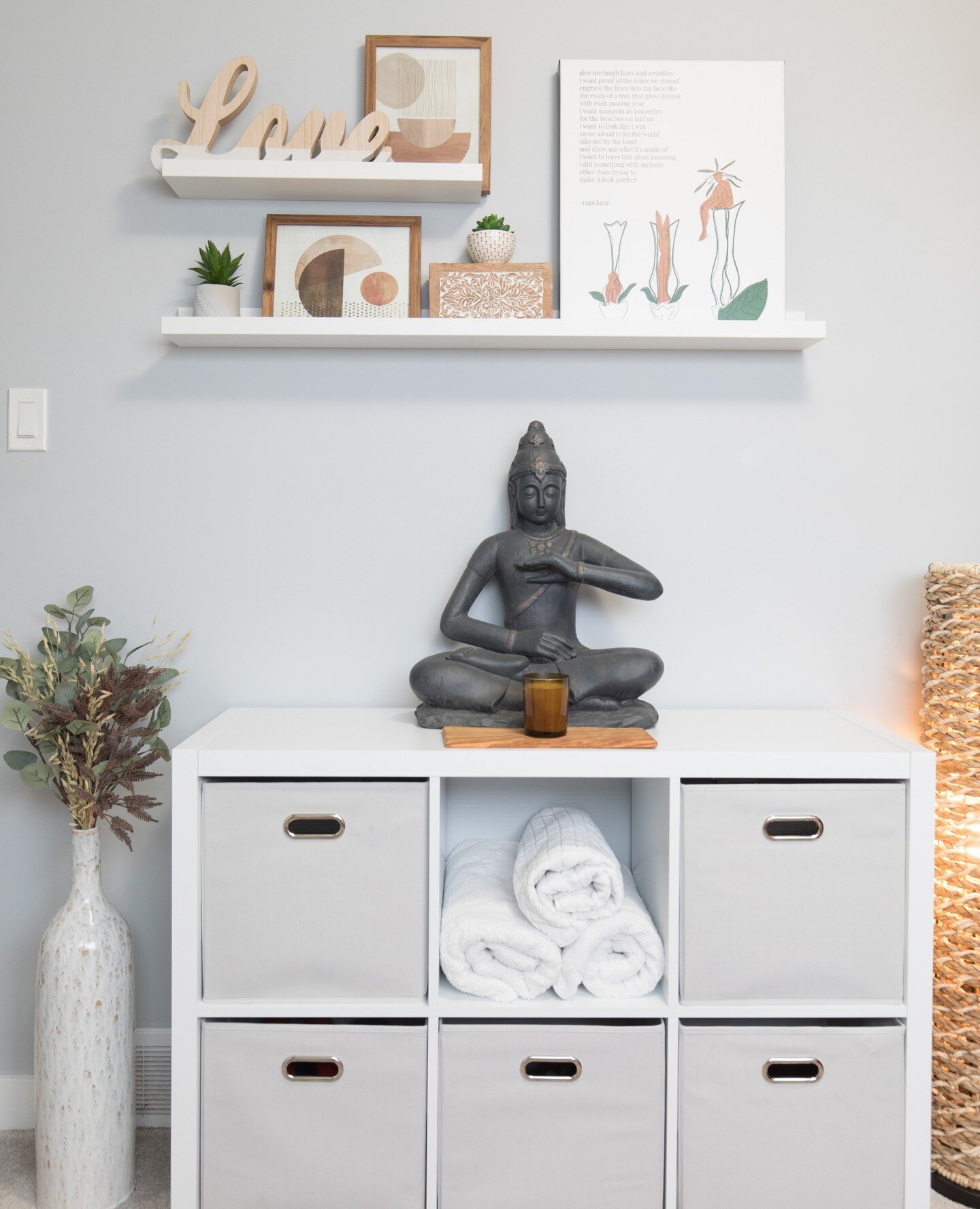 Sunday shelfie: Zen edition ⁠
⁠
⁠
#meditation #meditationroom #meditationroomdecor #meditationroomdesign #zenspace #zenroom #peacefulspaces #spacesbysim #interiorlove #breathe #interiordecorating #instahomedesign #decorationideas #interior123 #Shelfd