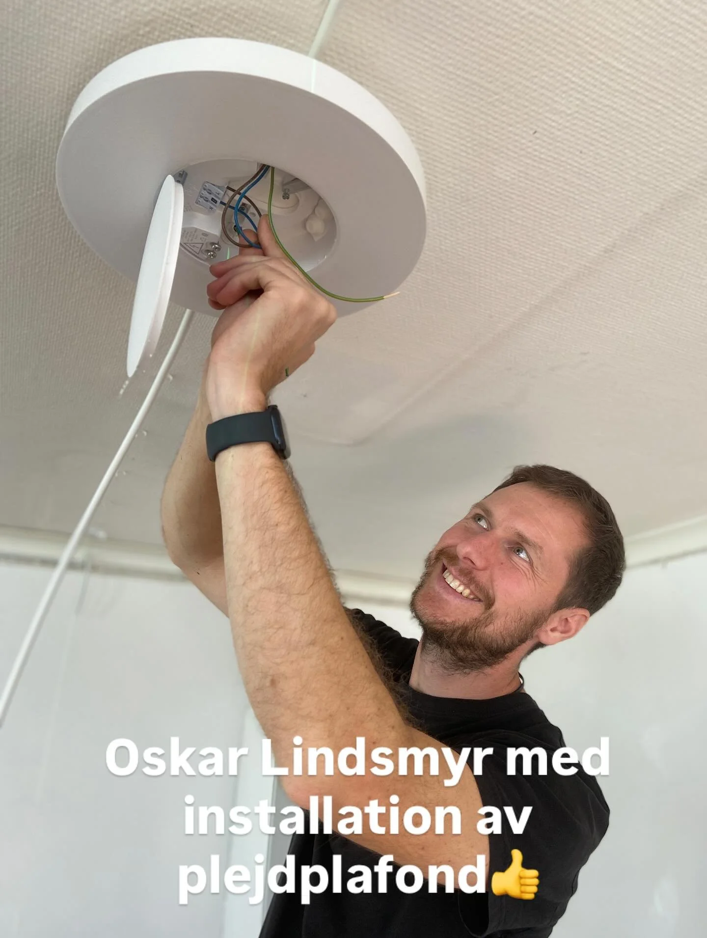 Oskar och Elvida &ouml;nskar trevlig helg😊👍.
Smarta, snygga plejdplafonder som &auml;r styrbara med b&aring;de ljusstyrka och f&auml;rgtemperatur via telefon.