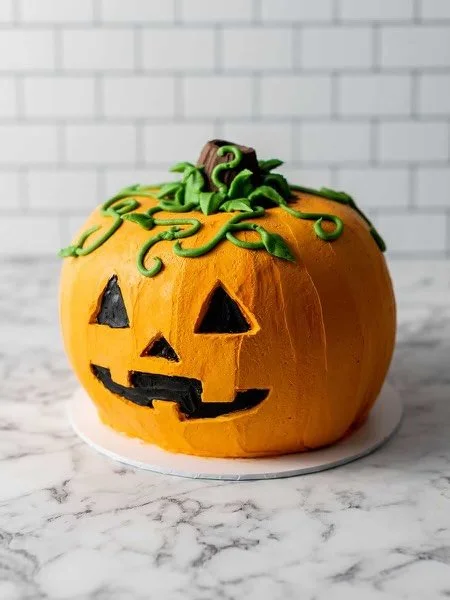 Candy-Filled Halloween Jack-O-lantern cake class 🎃