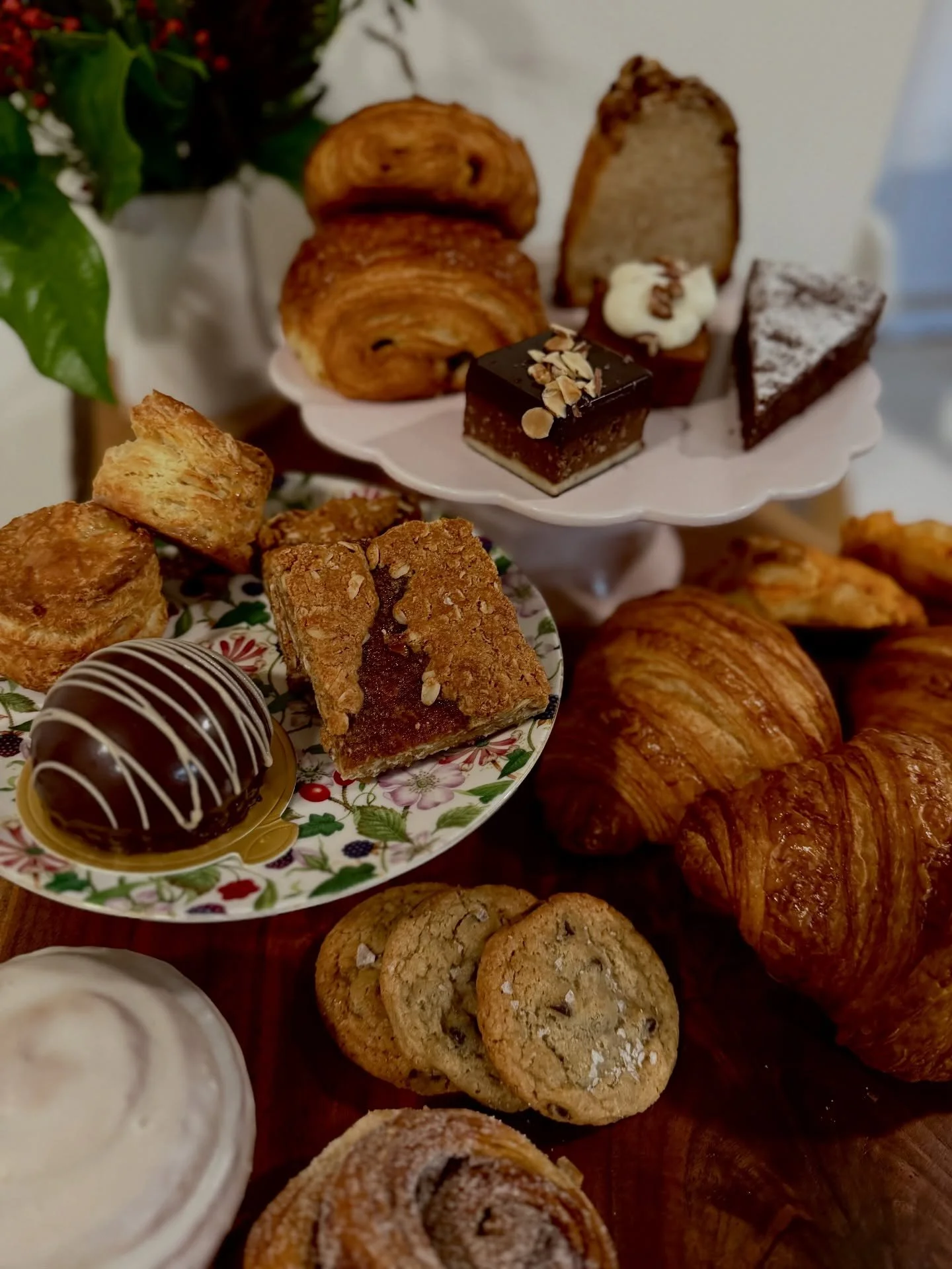 Popping on the feed to remind all of our Little Loafers that this week, due to our imported butter situation, we will NOT have the following in the shop this week:
π§ Croissants
π§ Pain Au Chocolat
π§ Morning Buns
We are very, very sad about this a