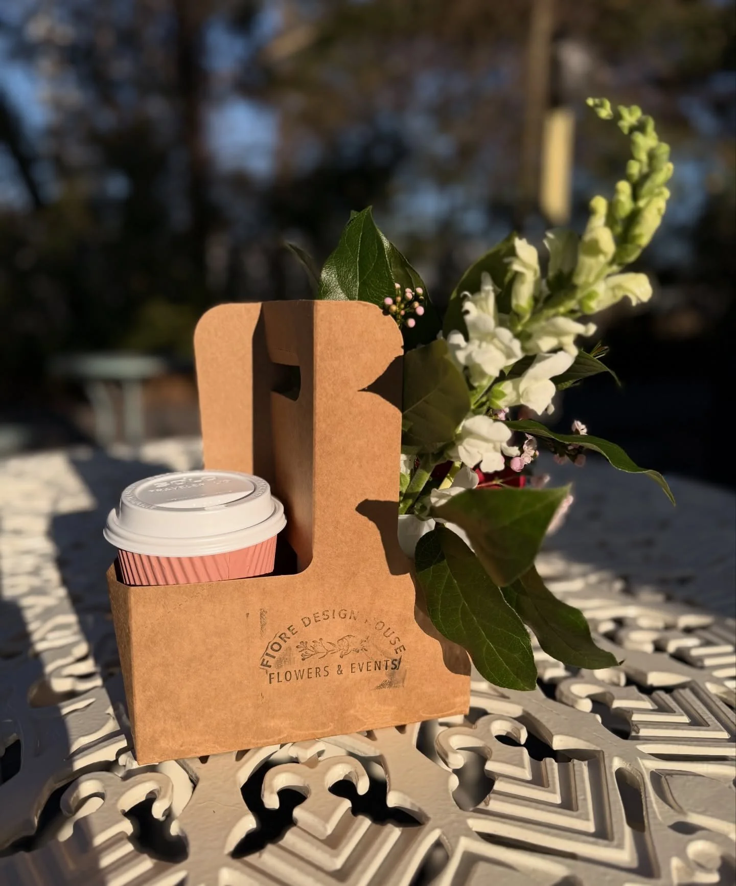 A cutie @fioredesignhouse bouquet and a latte? Sign us up! 🌹

Swing by today to snag one for your Valentine, your bestie, or for yourself! We&rsquo;re here until 2 ❤️