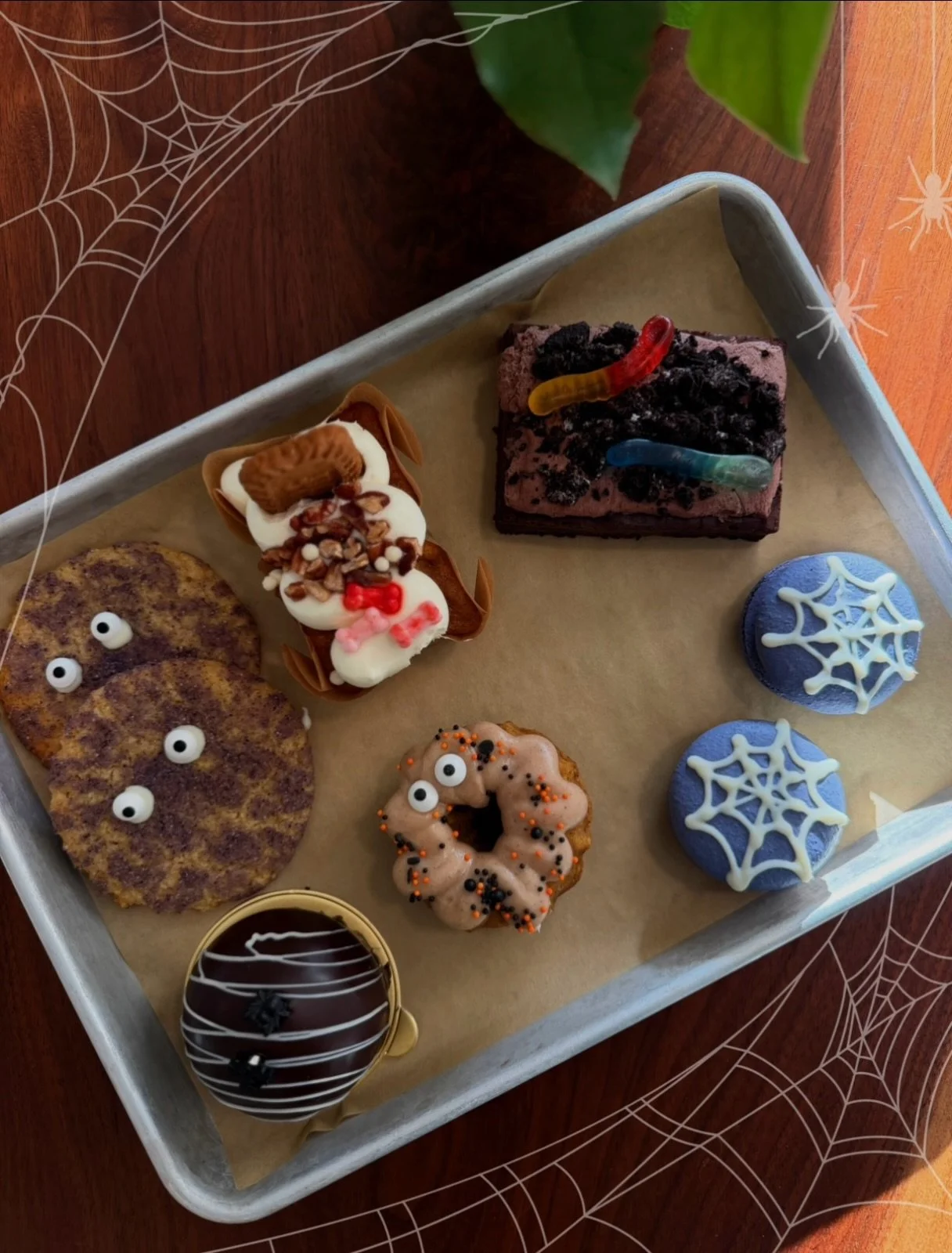 Here are some of the spooky treats we&rsquo;ll have in the case this weekend! 👻

Come by and snag your favorite! We&rsquo;re here all weekend 🎃