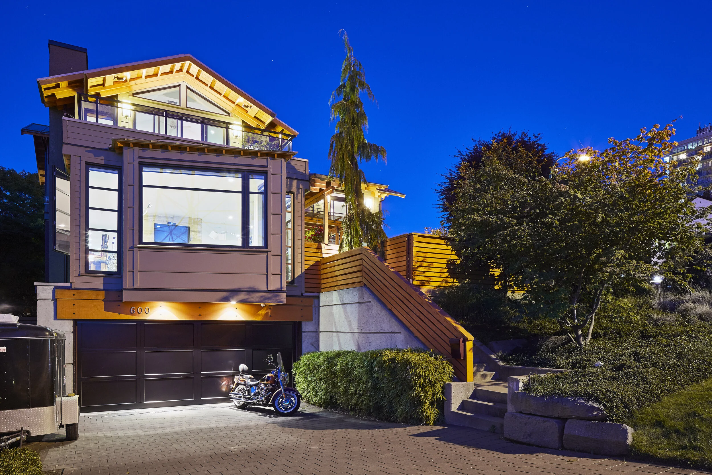 Mike Bosa Family House: View to Living Room + Garage. Design Concept: Gregory Borowski at Merrick Architecture. Photo: Sunny Jhooty 2017