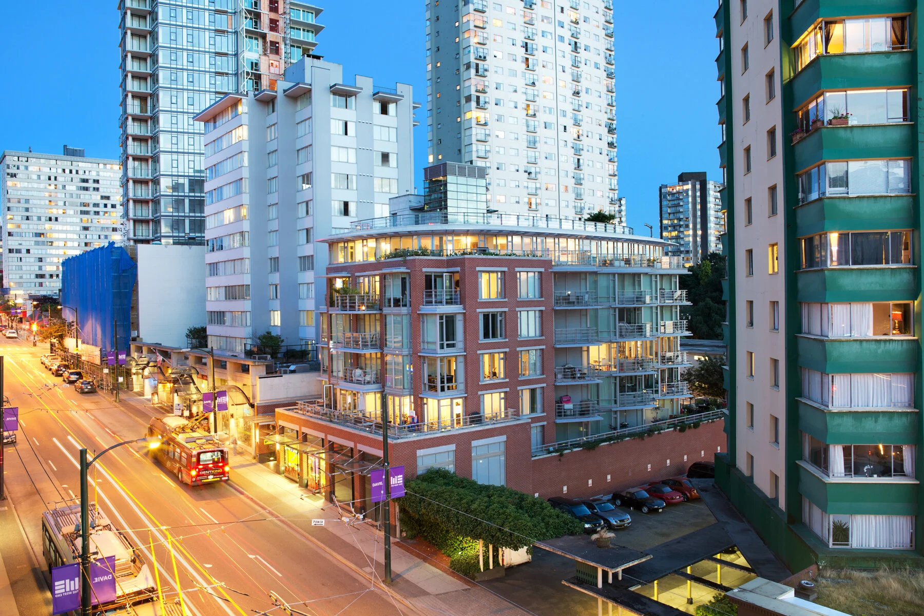 O2: View S from Davie St. Design Concept: Gregory Borowski w/Joey Kardum at Merrick Architecture for Barco. Photo: Ema Peter, 2013