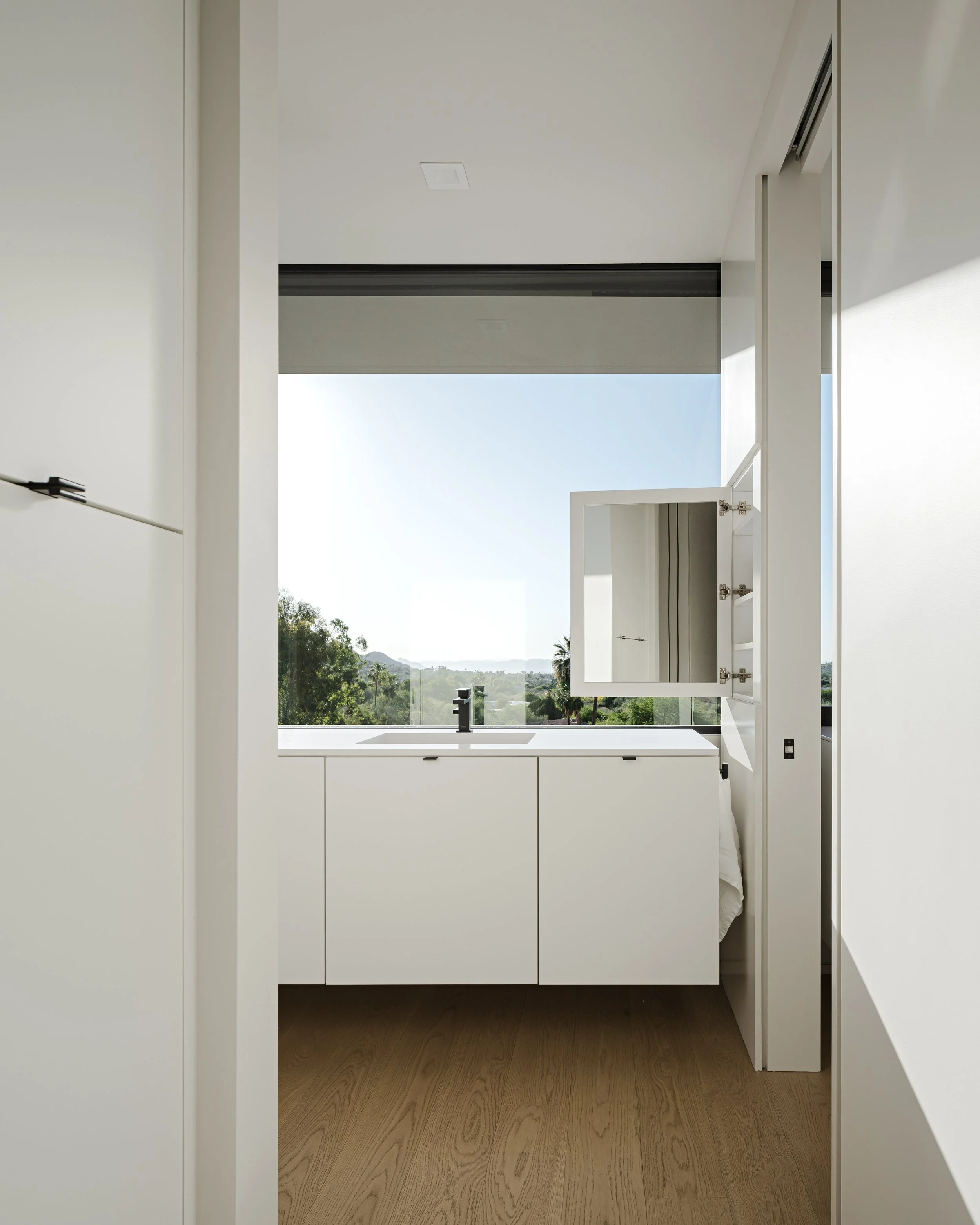 JR37 A-I-R Identity - Geier 0970-2 WEB.jpg
