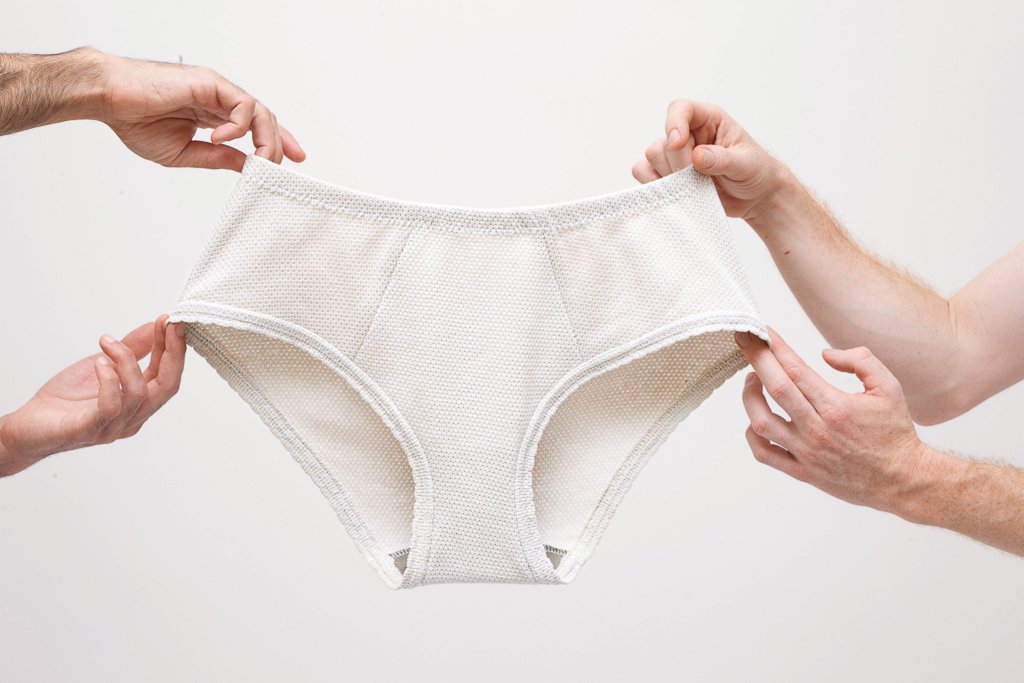 MIDI25_THOMAS-SESOLDI_Alice-Cannard-Marseille-designer-mode_queer-lingerie-non-genrée-010.jpg