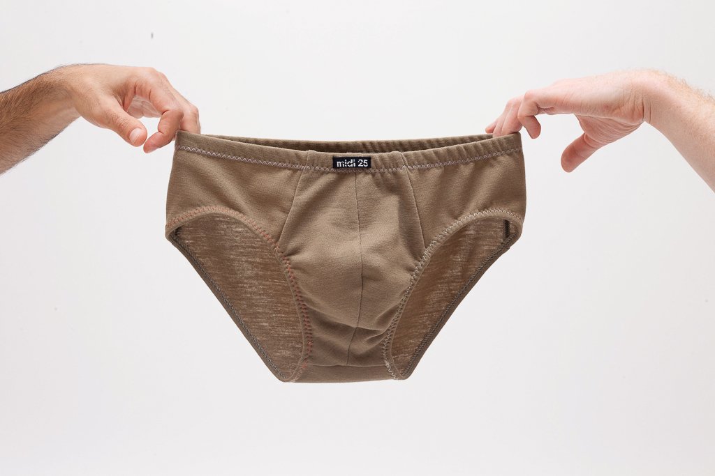 MIDI25_THOMAS-SESOLDI_Alice-Cannard-Marseille-designer-mode_queer-lingerie-non-genrée-007.jpg