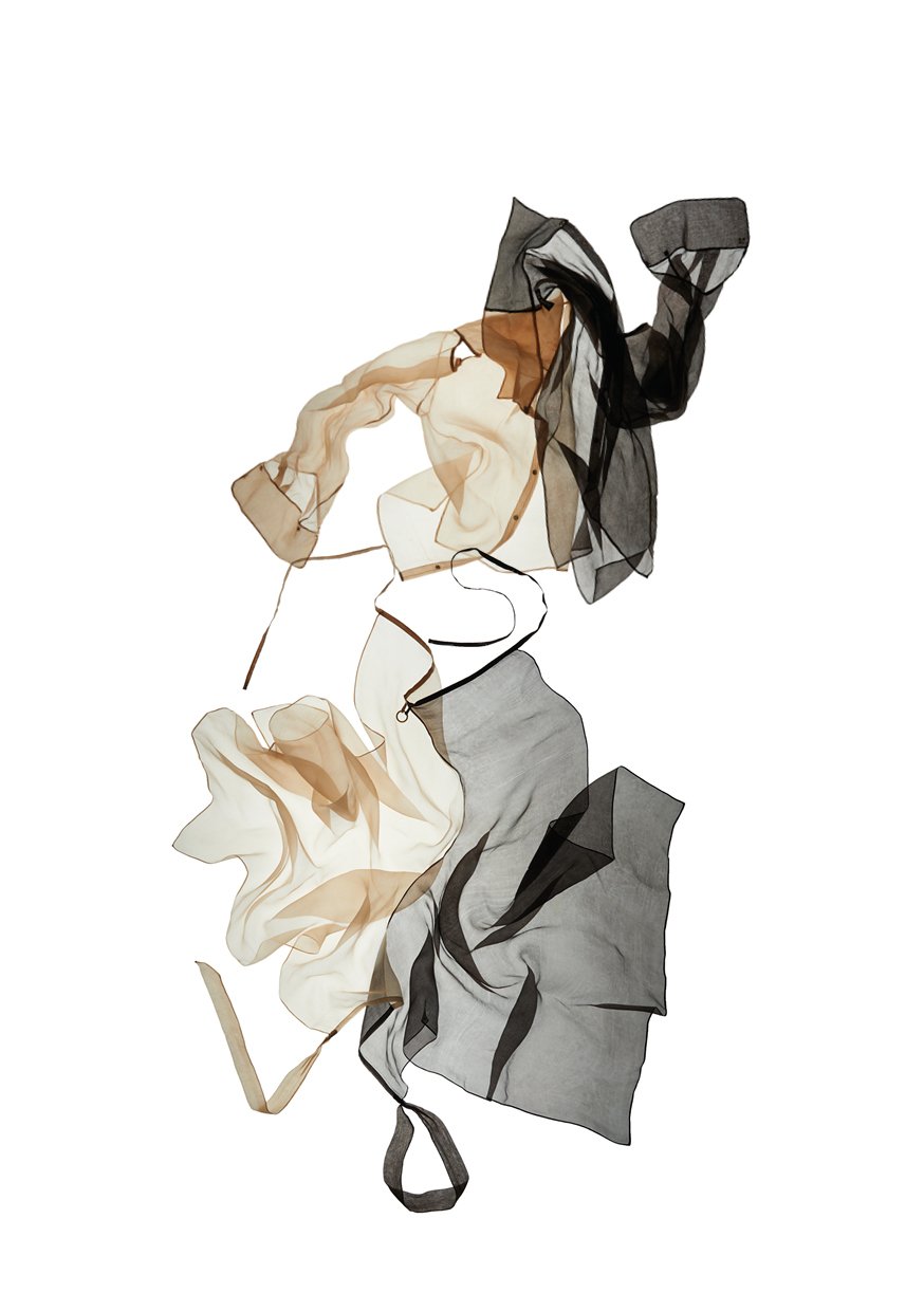 ensemble-gaze-soie-chemise-pantalon-fluide-portefeuille-transparent-midi25-midi-25-mode-queer-thomas-sesoldi-Marseille.jpg