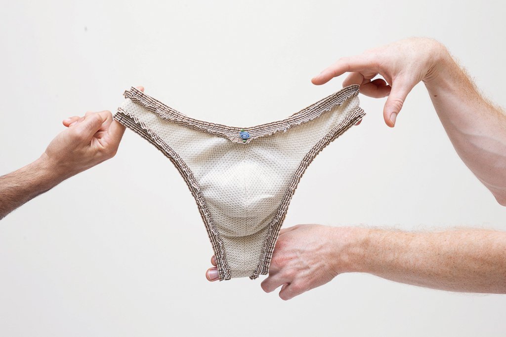 MIDI25_THOMAS-SESOLDI_Alice-Cannard-Marseille-designer-mode_queer-lingerie-non-genrée-013.jpg