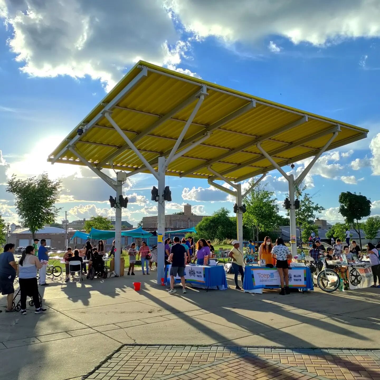 For each of this summer's MCC events with Night Out in the Parks @chicagoparks , we've been featuring guest artists and community groups. At La Villita Park in July, @h0ney_lucio @gloeone @sarapradostudio @lvejo20 @unetelavillita @workingbikes and Te