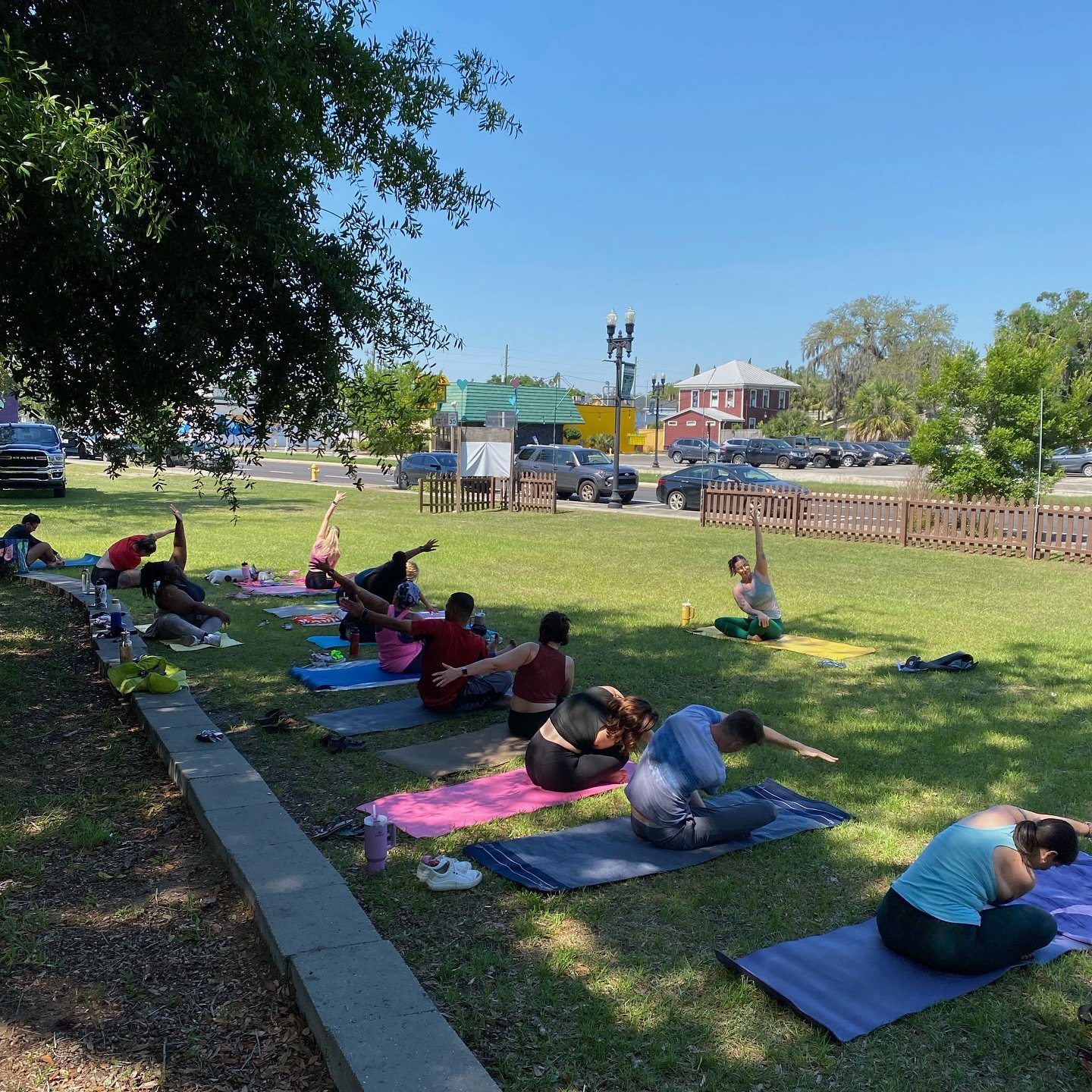 Thank you ALL for showing to PRACTICE mindfulness, compassion and care as we move and breathe together in nature 🍃 @yogikylee @sparjax