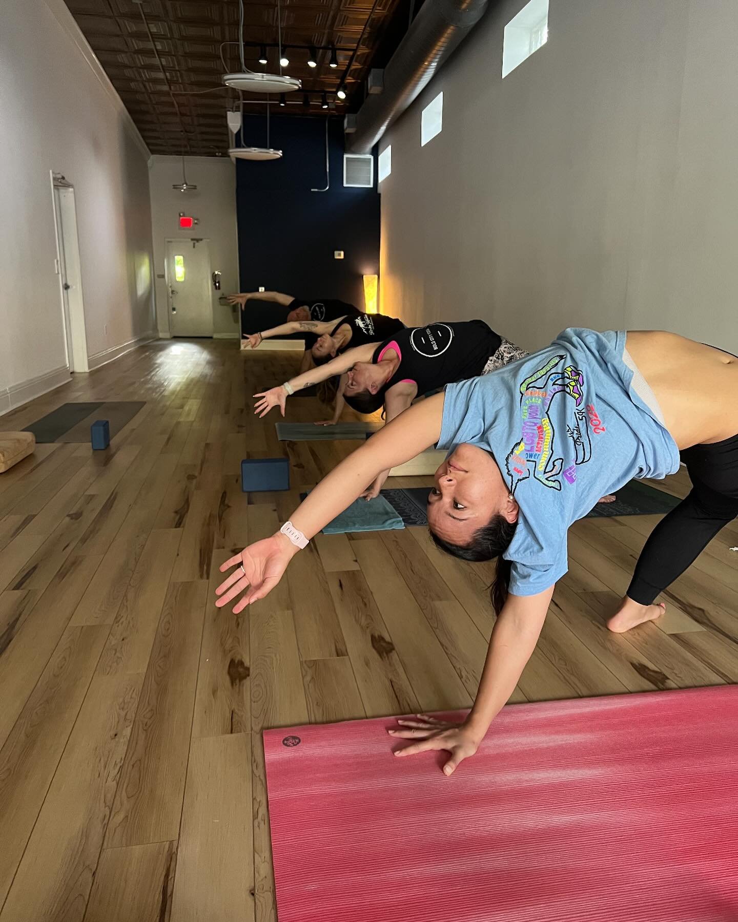 Turn your face to the sun and the shadows fall behind you ☺️🌻☀️ #yogapractice #yogainspiration #duval #yogachallenge #wildthingpose #flipdog #sparjax #historicspringfieldjax