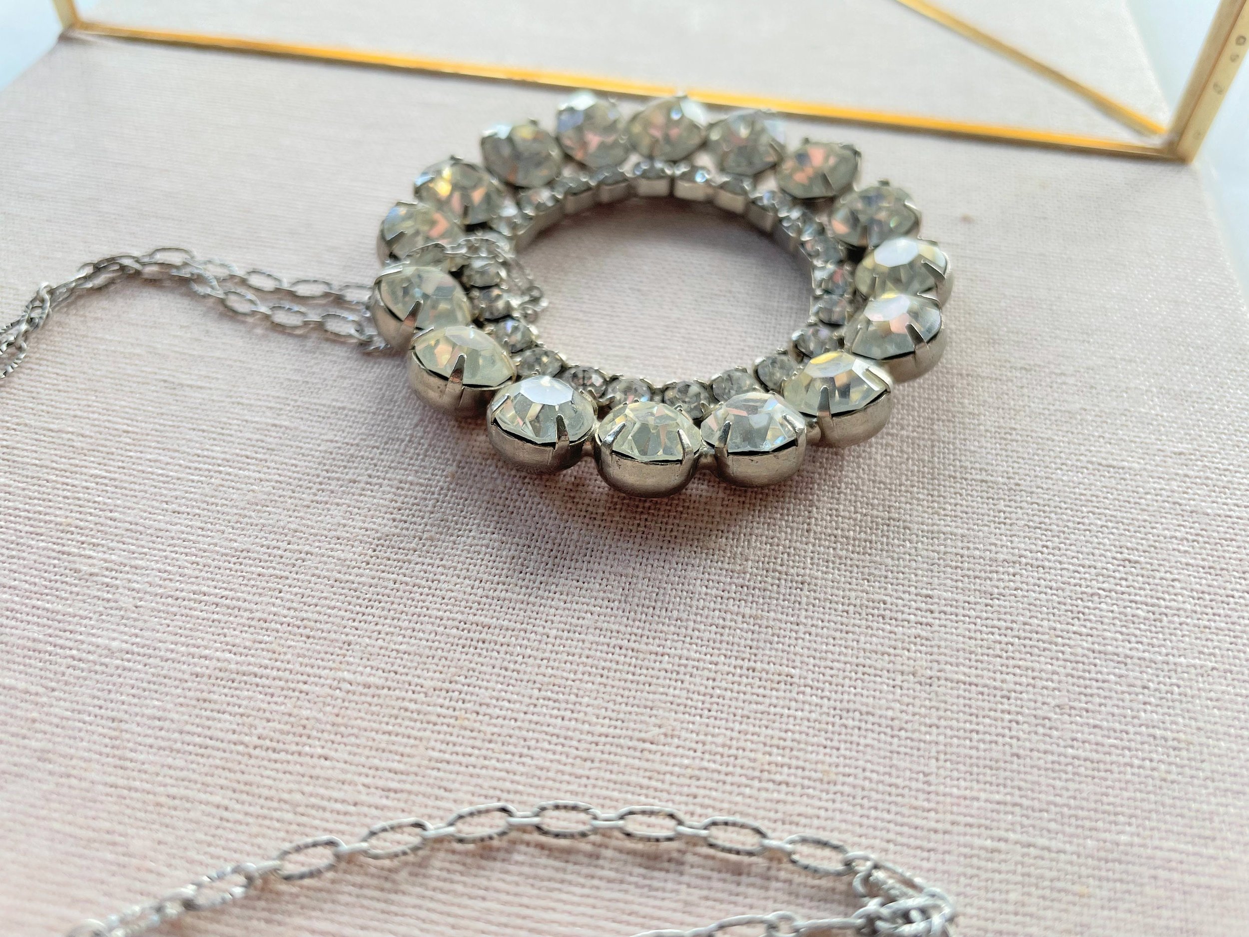 https://i.etsystatic.com/23540307/r/il/2fd811/4074904055/il_fullxfull.4074904055_oawy.jpg