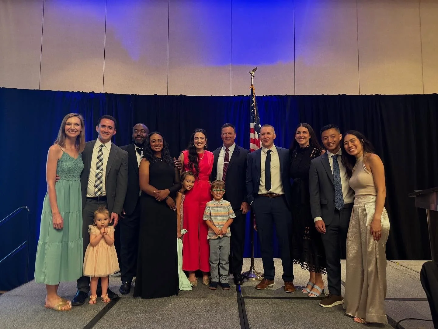 Congratulations to the BAMC Ortho class of 2025!! 🎊🎊 We couldn&rsquo;t be more proud of all of your accomplishments and what&rsquo;s ahead for you all. This picture does a great job exemplifying that it truly takes a village of family, and friends 