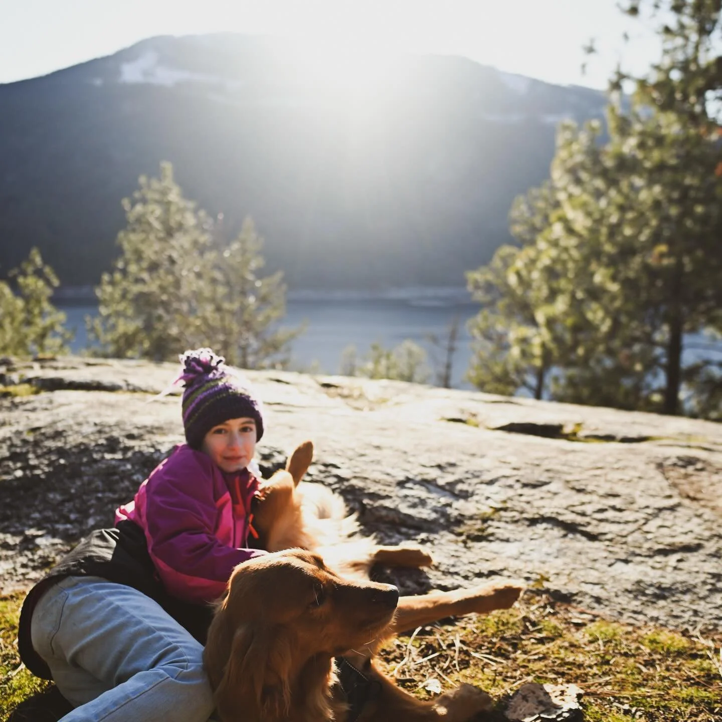 Proof that it&rsquo;s not always socked in and cloudy in the koots this time of year. ☀️ Found ourselves some sunshine, warm rocks, soft moss and did some trail-side lounging at the lookout. 

Great winter wander on the Yellow Pine Trails.  Oh, and h