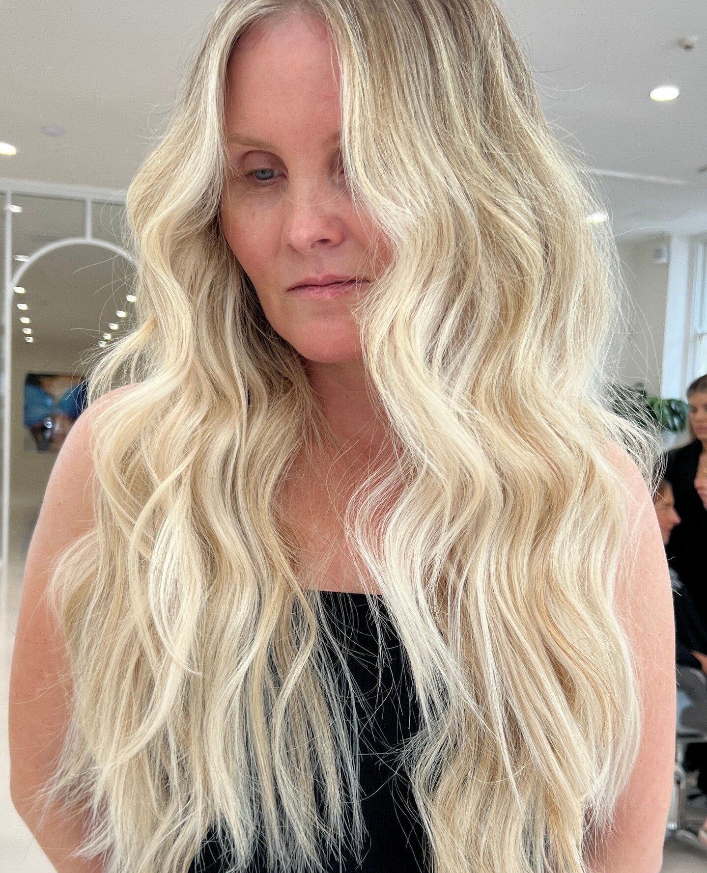 Keratin bond hair extensions - the process with @greatlengthsaus ✨⁠
⁠
Length - 50cm⁠
Bonds - 120⁠
Time - 3.5 hours⁠
Longevity - 3-6 months⁠
Custom blended colour with our extension specialist @ambah.tnb⁠
⁠
⁠
Book your hair extensions consult via the 