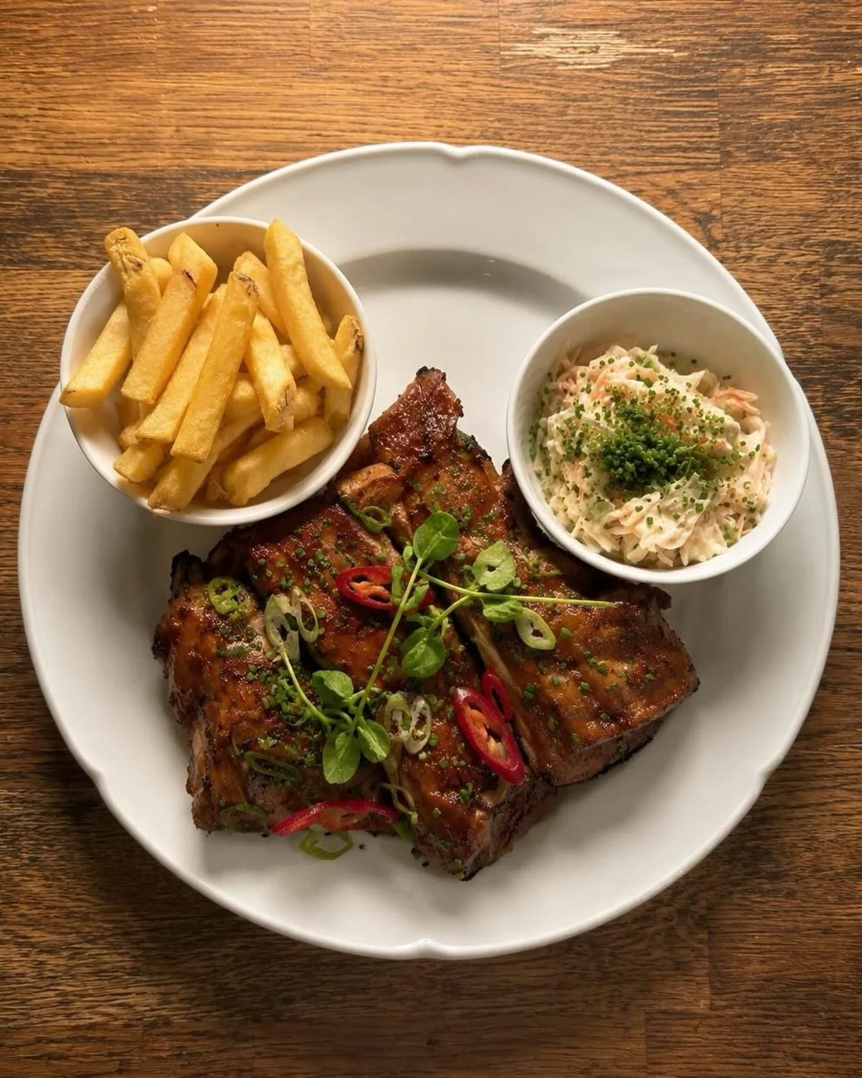 NIEUWE WEEKSPECIAL 🍖  Deze week bij Brasserie de Canette:
Spareribs met BBQ saus
huisgemaakte coleslaw &amp; friet
&euro;20,50
Graag vermelden bij uw reservering.
Op = op.