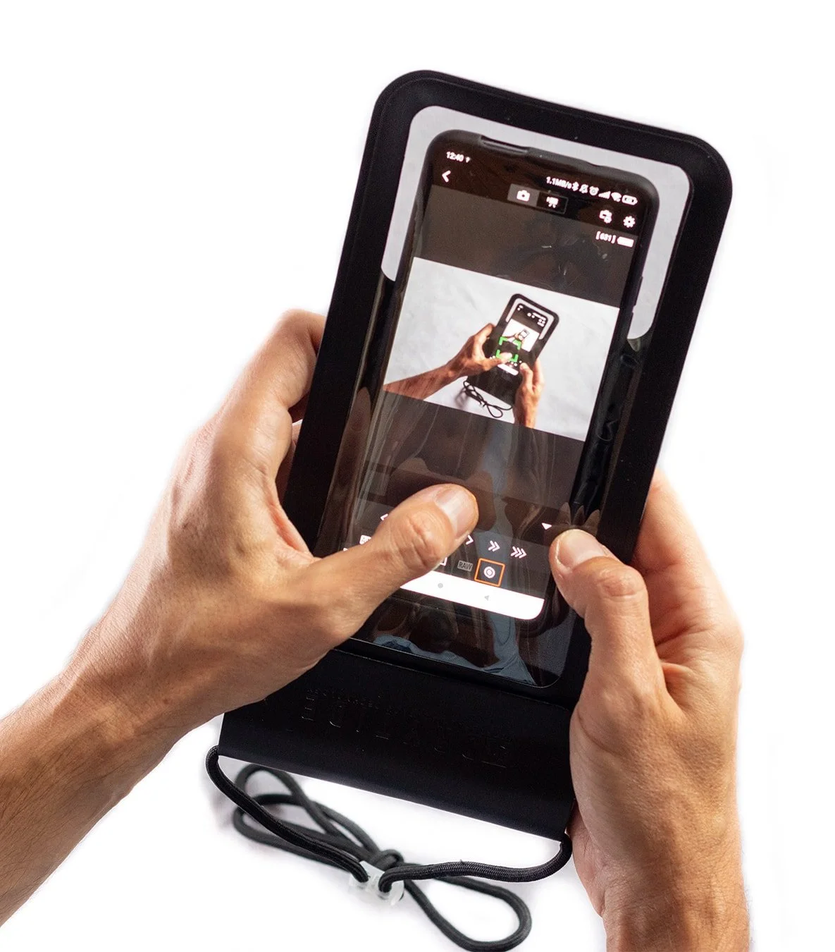 touch-screen-operational-waterproof-phone-bag.jpg