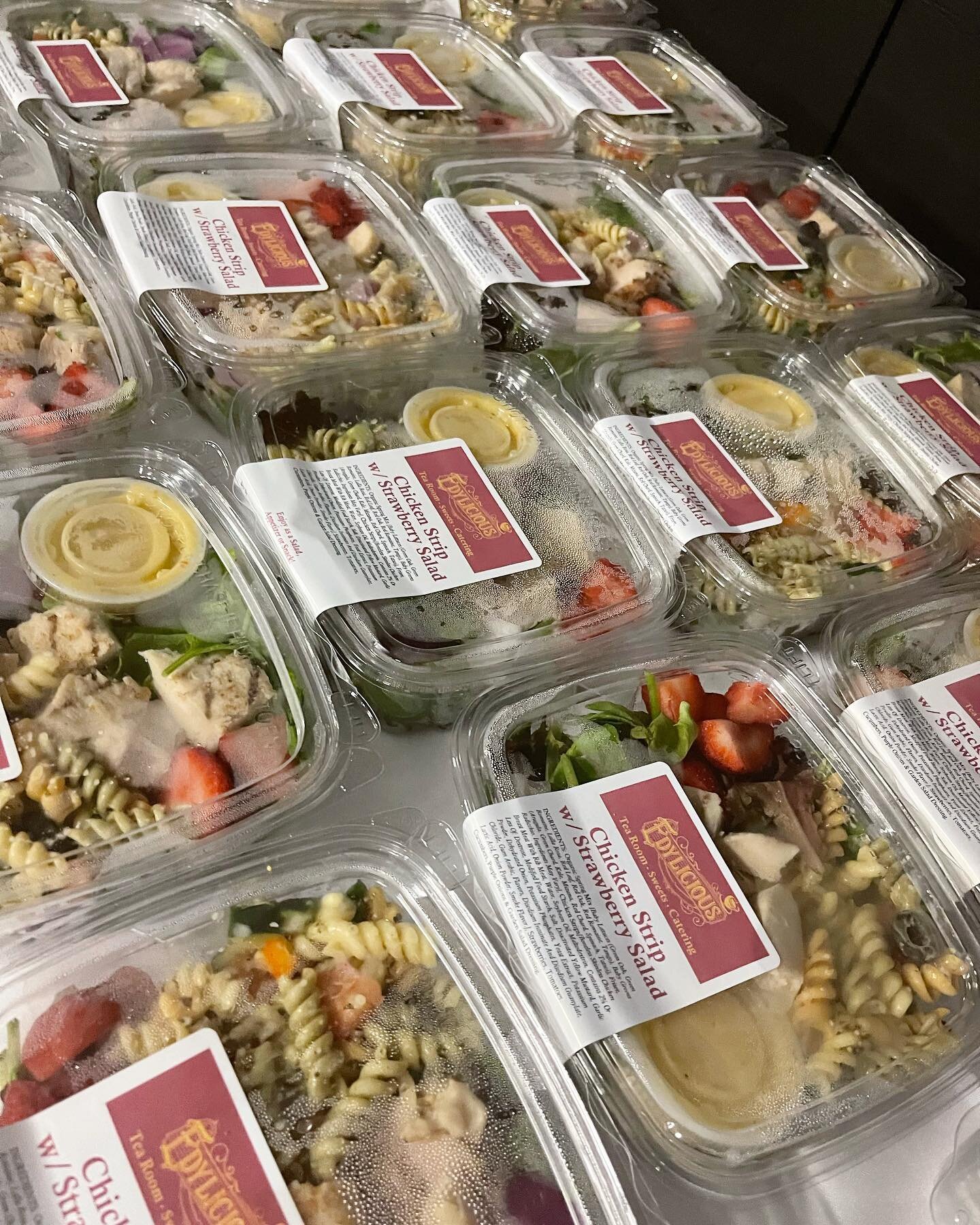 Looking for someone to cater your next corporate Christmas Party? Edylicious has you covered! Our homemade sandwiches, wraps and salads are sure to be a hit. 

Call to place your catering order today! 214-236-2623

#edylicioustearoom #catering #cater