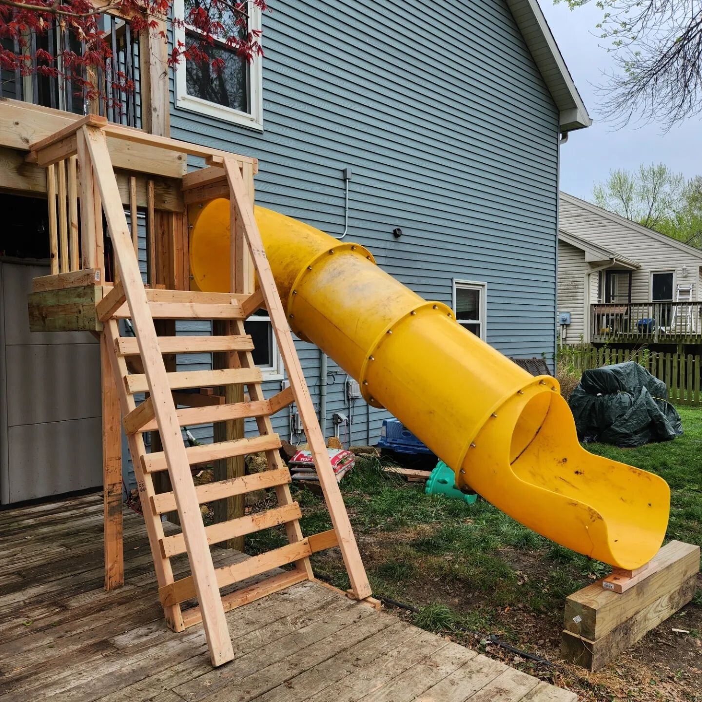 Built the kiddos a slide in the backyard with a tunnel slide we had from demoing a playground last year.

#makingdecksfunagain