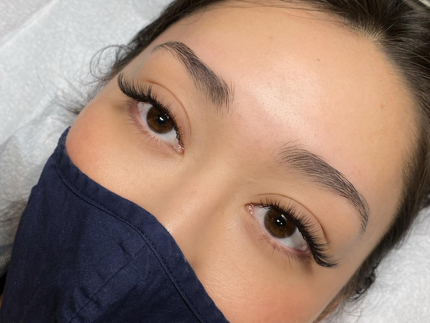 𝐂𝐀𝐓 𝐄𝐘𝐄 𝐋𝐈𝐍𝐄𝐑 𝐋𝐎𝐎𝐊⁣
⁣
Try this style at your next appointment by asking your technician for cat eye styling and to drop the curl (use C curl) at the outer corners! It&rsquo;s time to part ways with your daily eyeliner 👋🏻👋🏻⁣
⁣
𝐁𝐨?