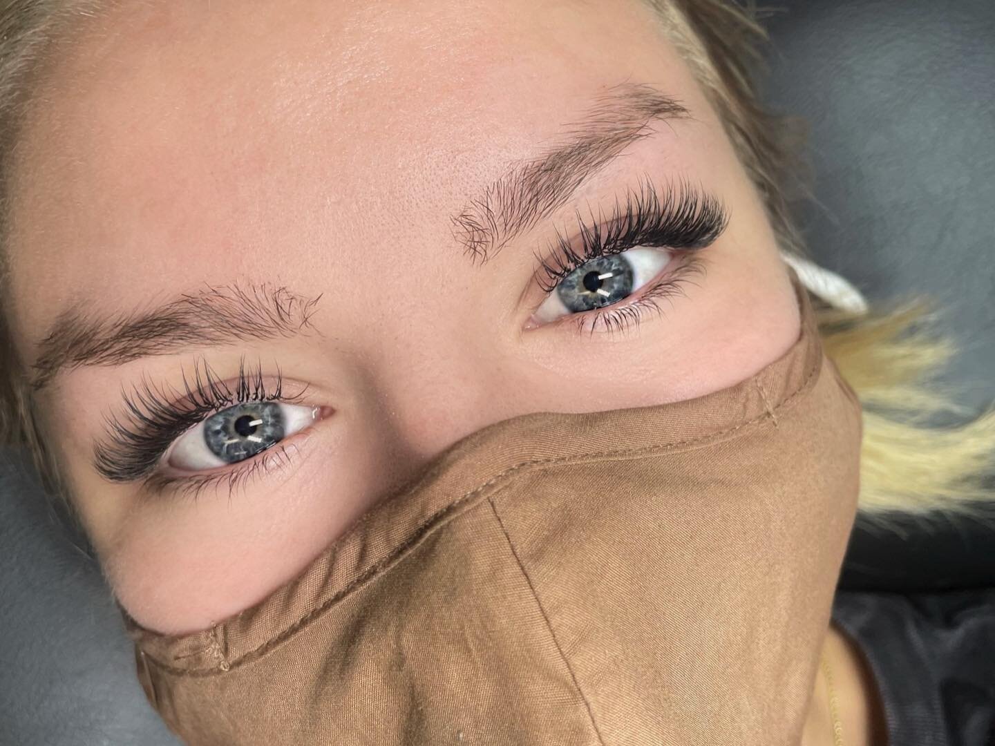 Cleeeeean set done by our newest lash artist @talaartistry 👏🏼🖤

Tala has been lashing for over 7 years and is very talented across all lash styles! Book your Christmas set with her through the link in our bio before it&rsquo;s too late 🥲

🫶🏼🫶?