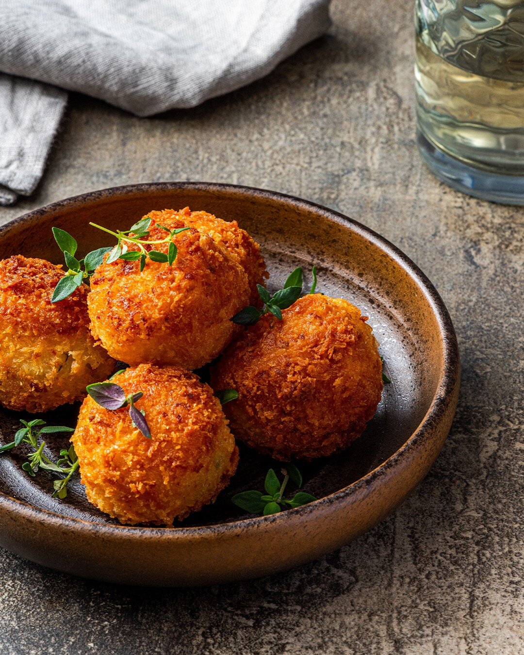 Gruy&egrave;re cheese risotto croquettes, photo from my latest book photo project Die Risotto Bibel, written by @holgerzurbruggen, published by @christianverlag
.
.
.
.
.
#foodphotography #foodstyling #foodstyling #foodphotographer #published #book #