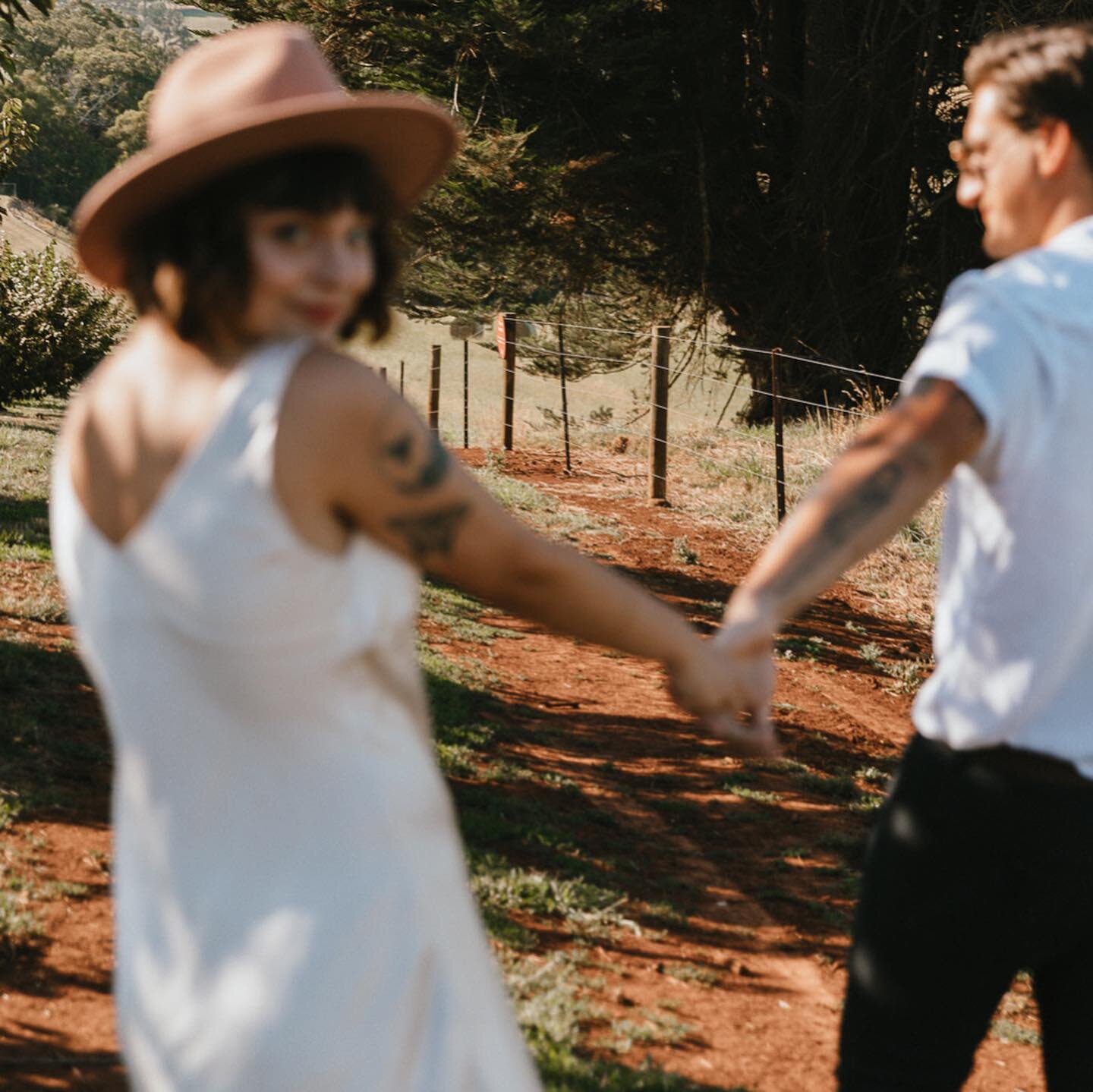 Who would&rsquo;ve thought spending the afternoon running around a cherry orchard could be so much fun? 🍒✨ 

Alex + Amber at @cherryhill_orchards, featured on @polkadotwedding ❤️ 
Shoot collaboration with @yasithaphoto.