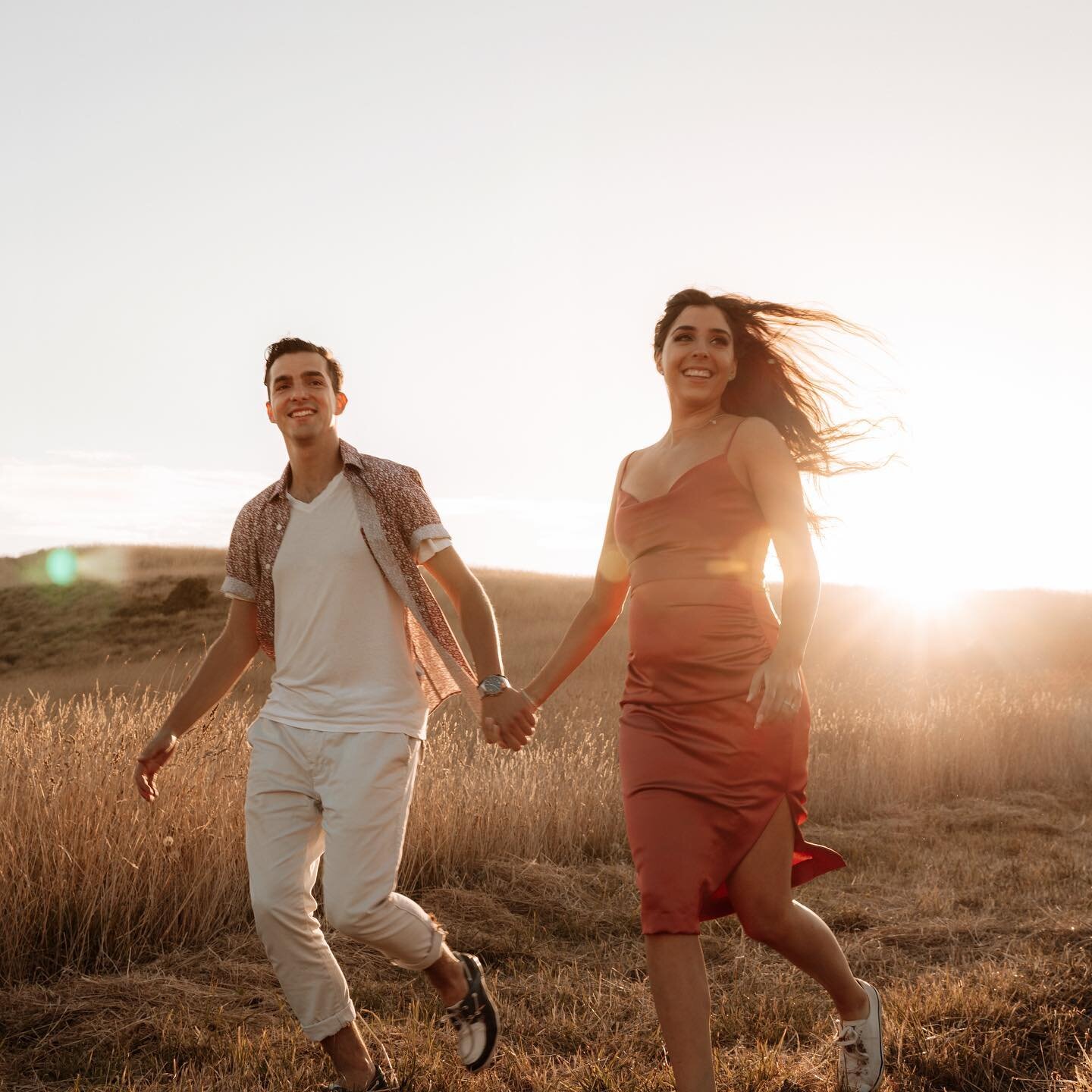 POV: You&rsquo;re running through a field on a cliff, overlooking a secluded beach, as the sun sets behind you and your best friend ♡

#melbournecouple #melbournewedding #melbourneweddingphotographer #engagementshoot #morningtonpeninsula #morningtonp