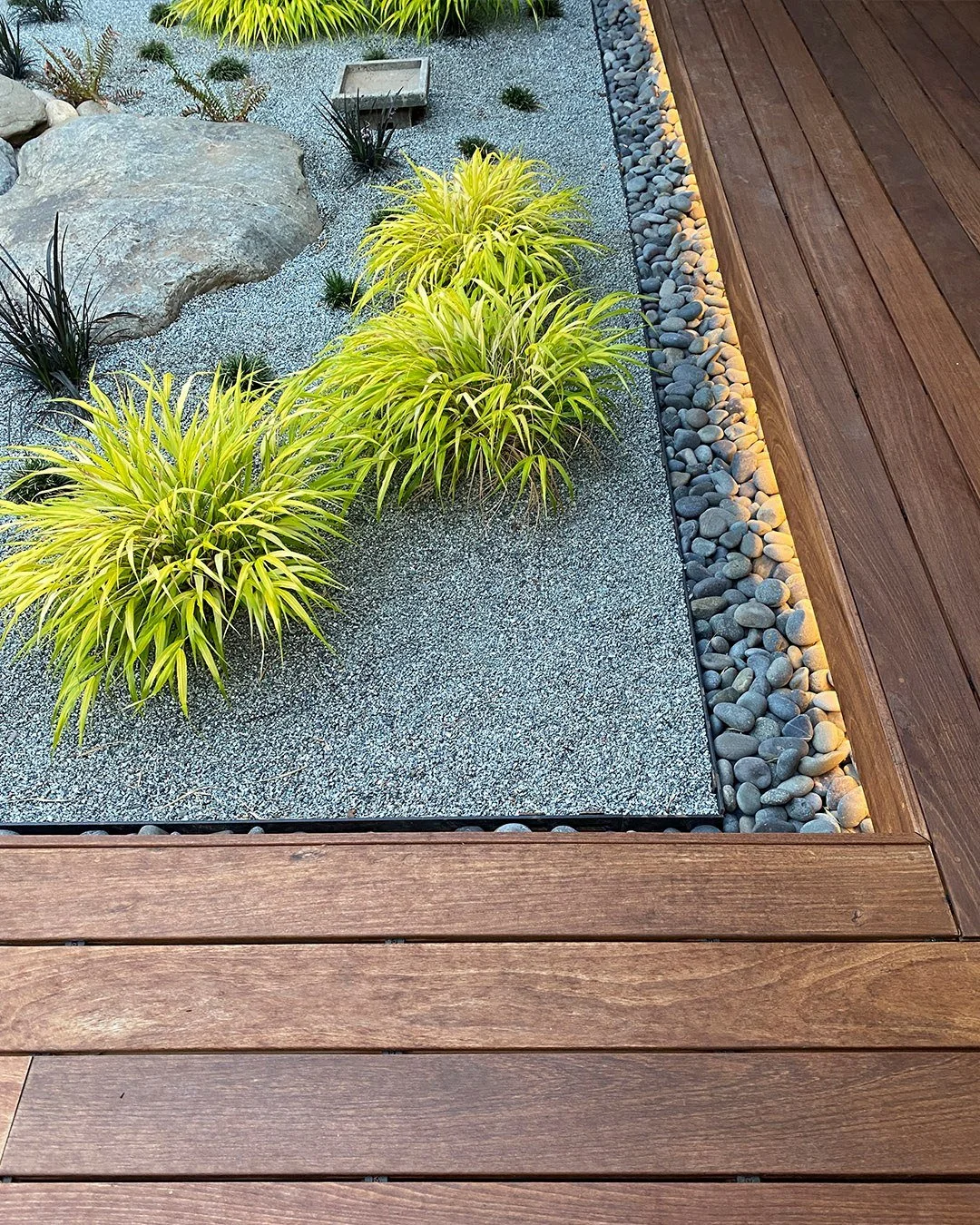 Tile, stone, grass, light. The #EngawaHouse is a study in contrast and calm, where color and texture carry just enough voice. 🌿
.
.
.
#OFA #ogawafisher #ogawafisherarchitects #materialmoments #tile #stone #behindthescenes #interiordesigninspo #moder