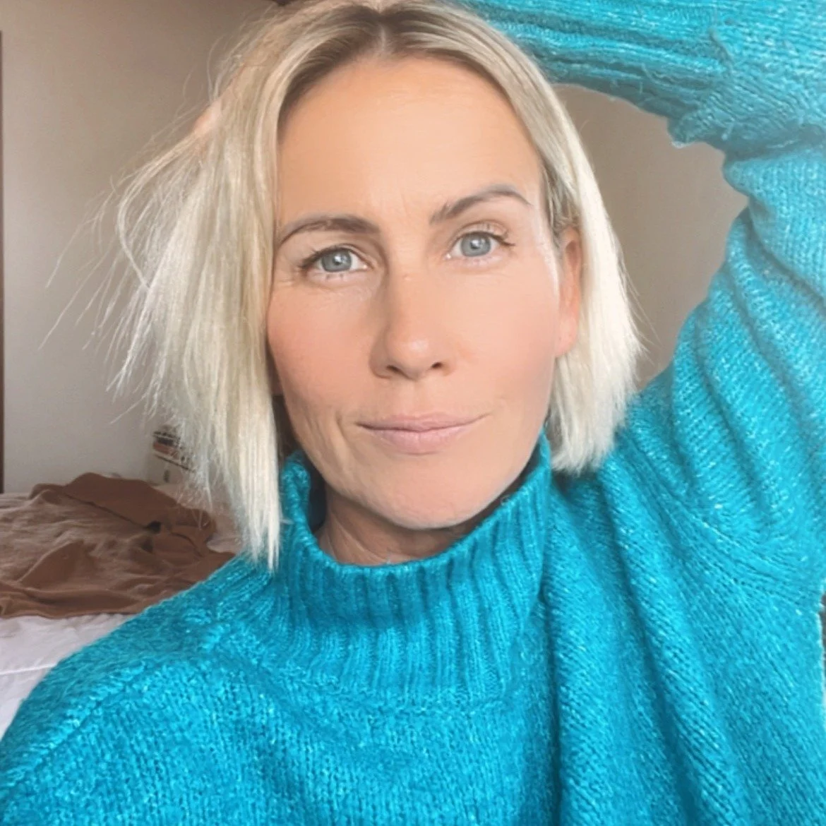 In a world that celebrates multitasking. 
In a society that applauds busy. 

Be a rebel. 

Turn the volume down on everything other than your soul. 

The mind is loud.
It lives in the past, dragging up memories, expectations, old stories. 
It lives i