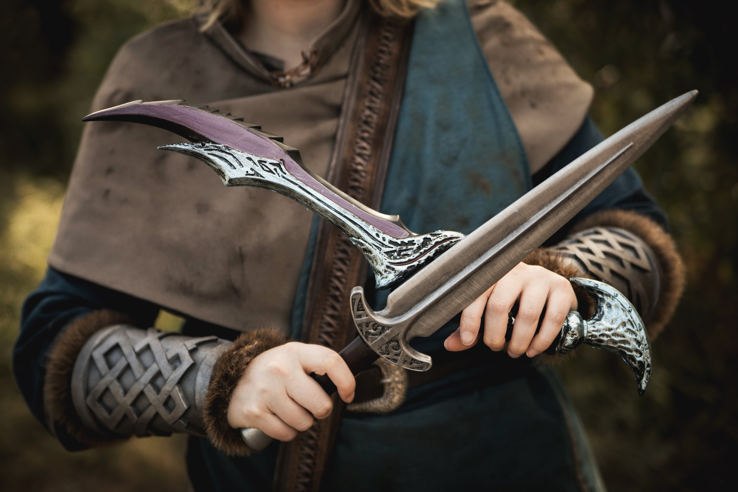 Costume clothing: LuNora Cosplay
Daggers: Hey Look It's That Guy Cosplay
Photographer: Nyxling Photography