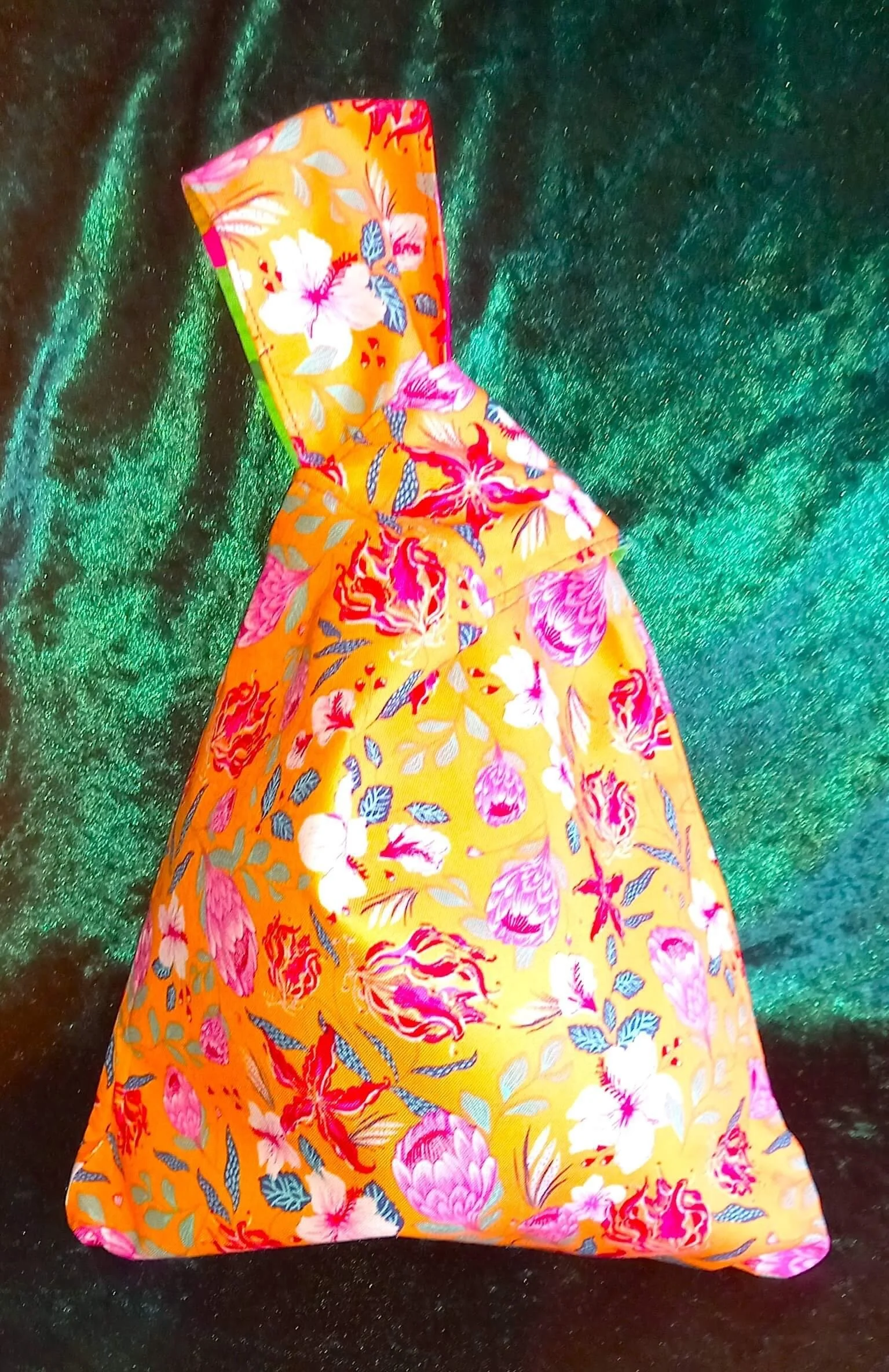 Brigt Knot Bag 1.jpg