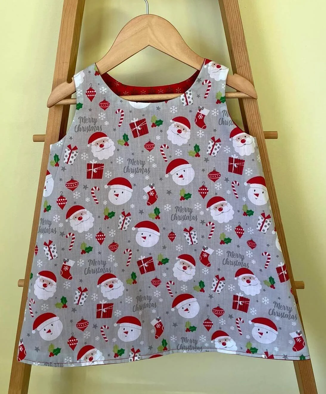 gd20 girls dress santa red.jpg