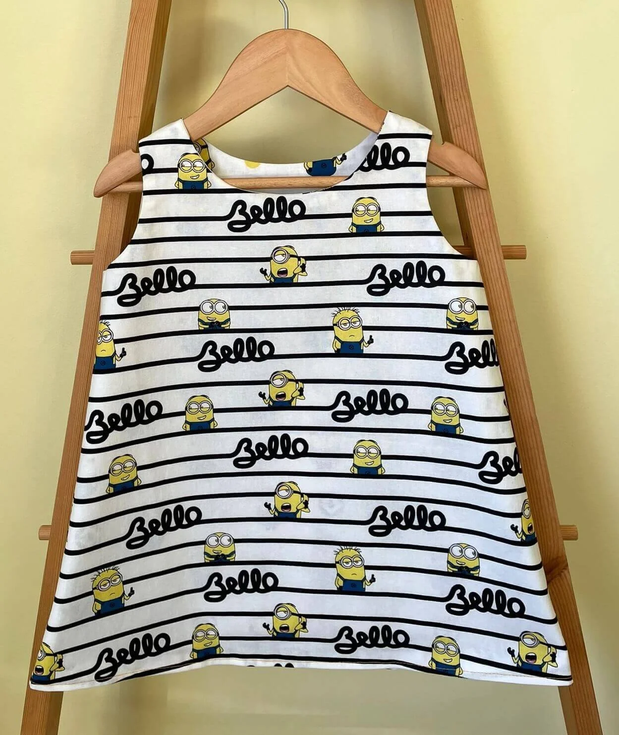 Reversible Girls Dress - Minions - size Small