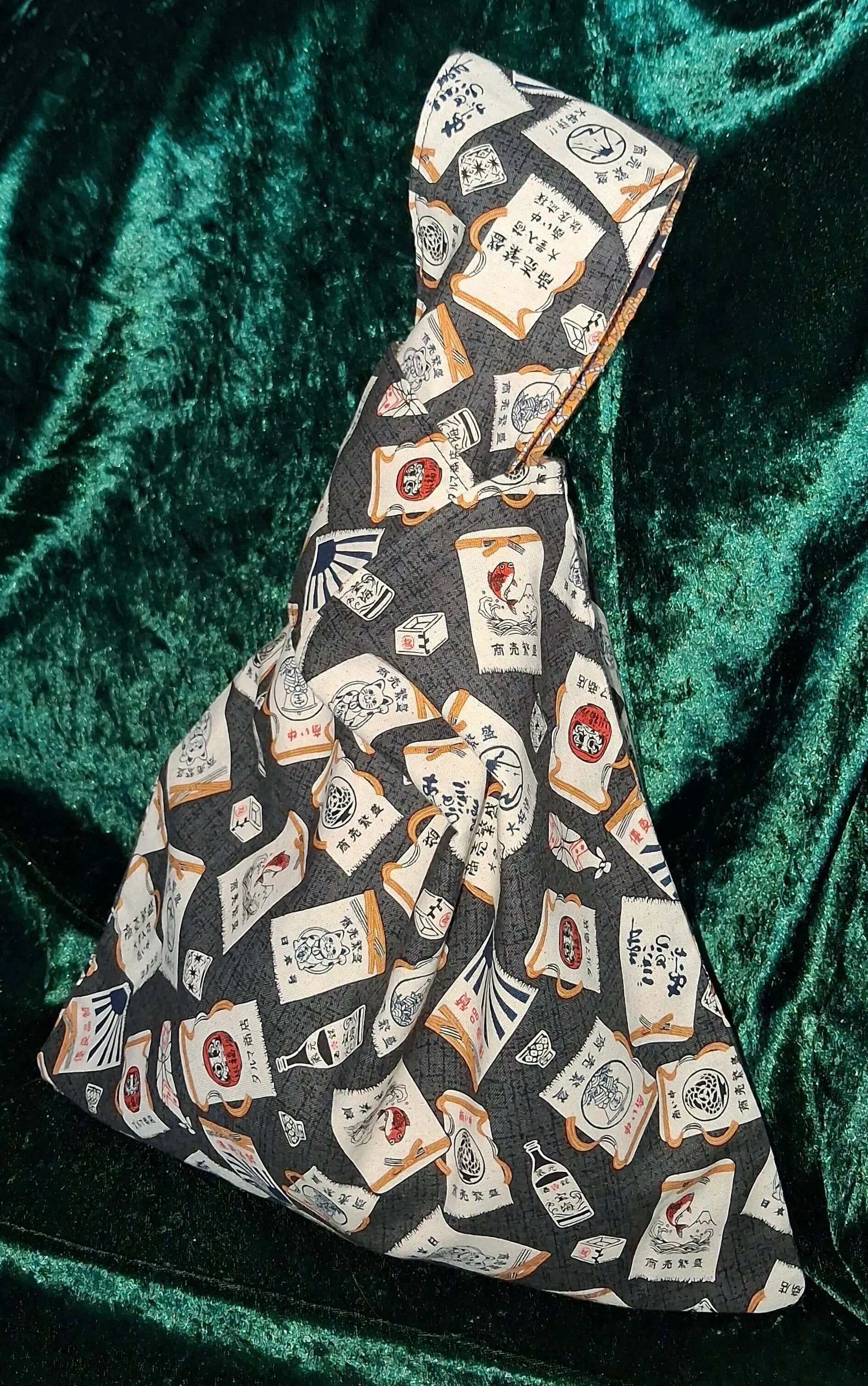 kb140 knot bag black labels tiles.jpg