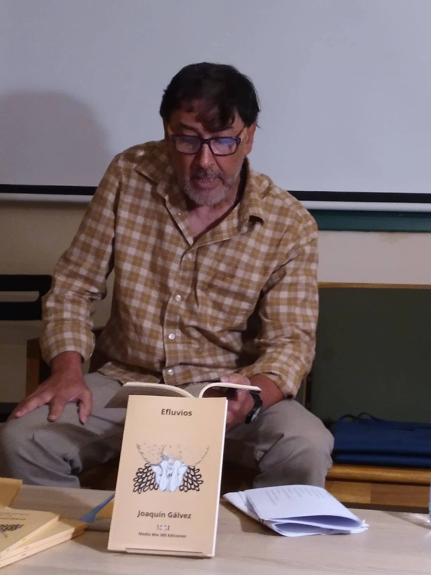 Para presentar "Efluvios", de Joaquín Gálvez