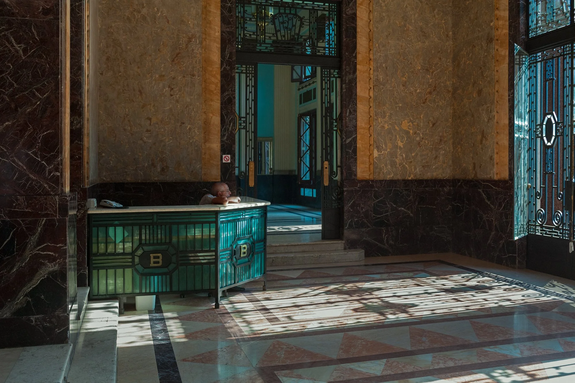 La recepción del Edificio Bacardí, en Monserrate y San Juan de Dios. La Habana, 2011