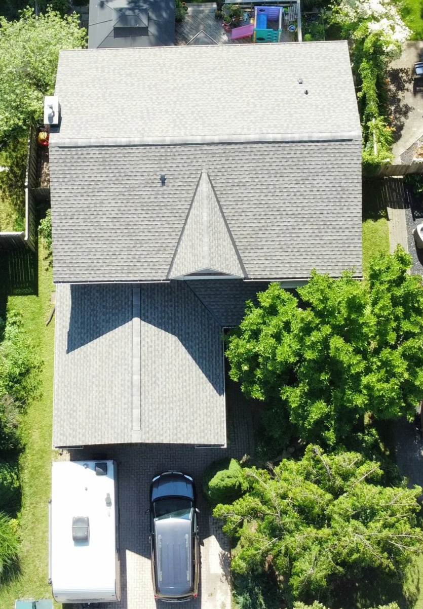 Weathered Wood Ultra UHDZ shingles from GAF - Riverside in London