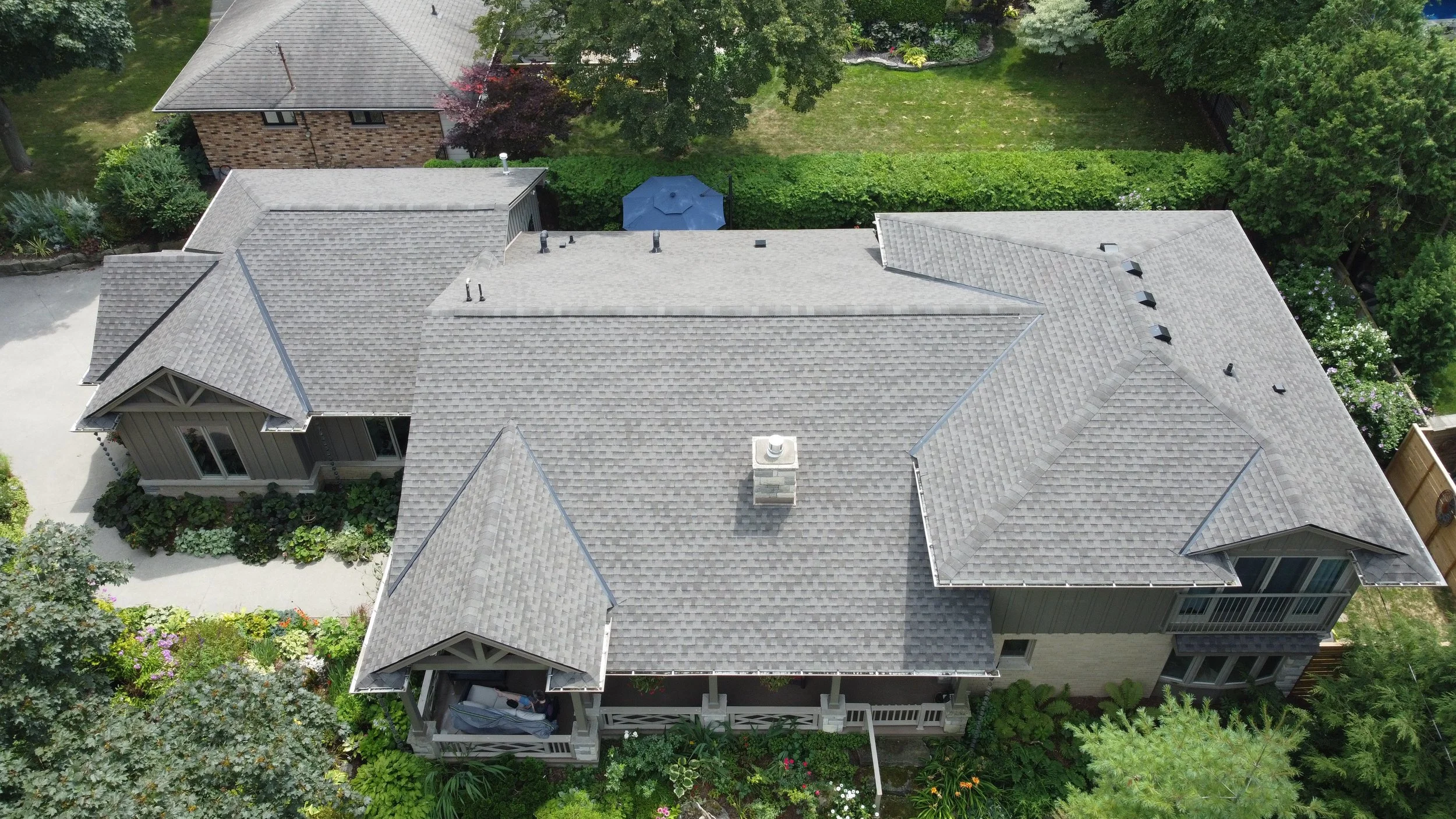 Driftwood HDZ Shingles from GAF on a lovely home in Orchard Park, London